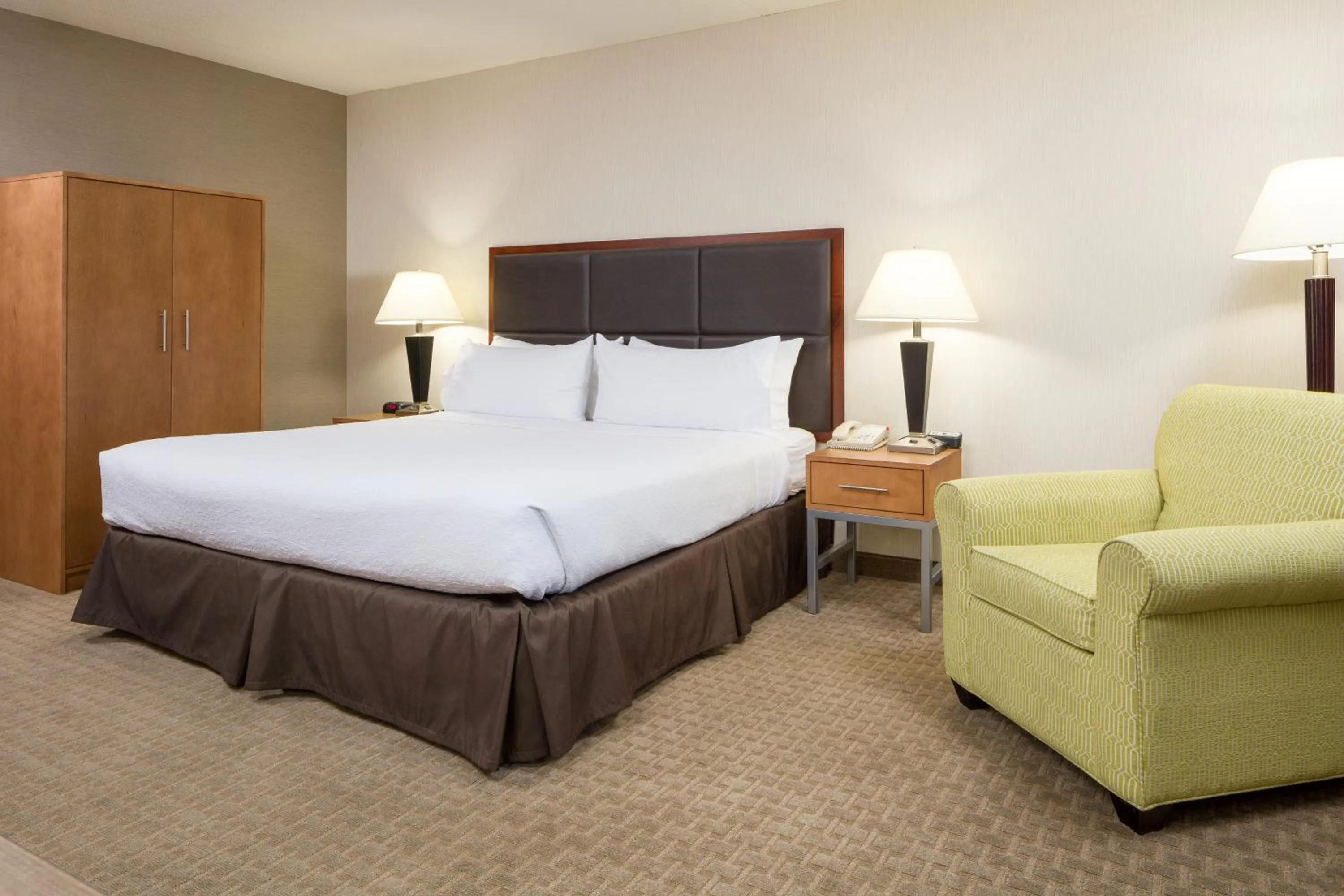 Bedroom, Bed in Holiday Inn Manchester Airport by IHG