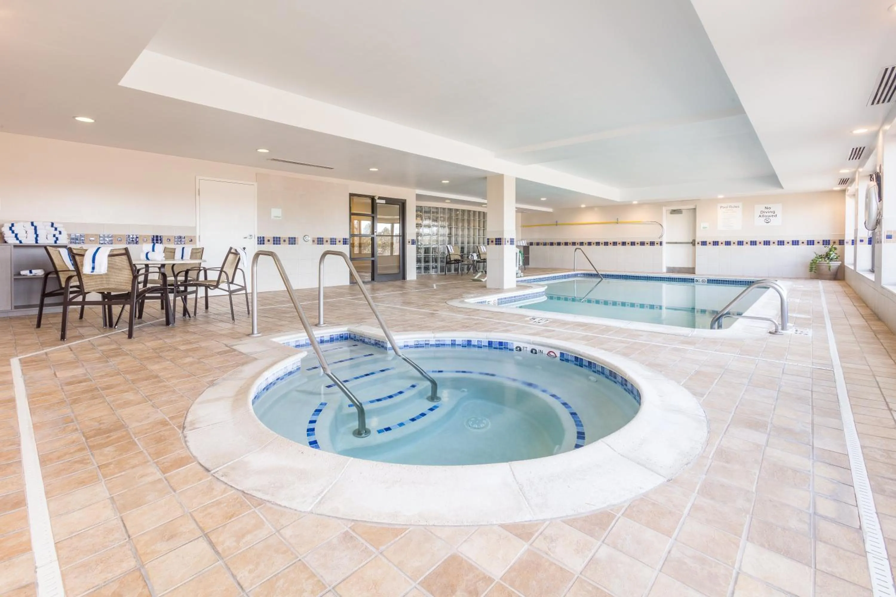 Swimming pool in Holiday Inn Manchester Airport by IHG