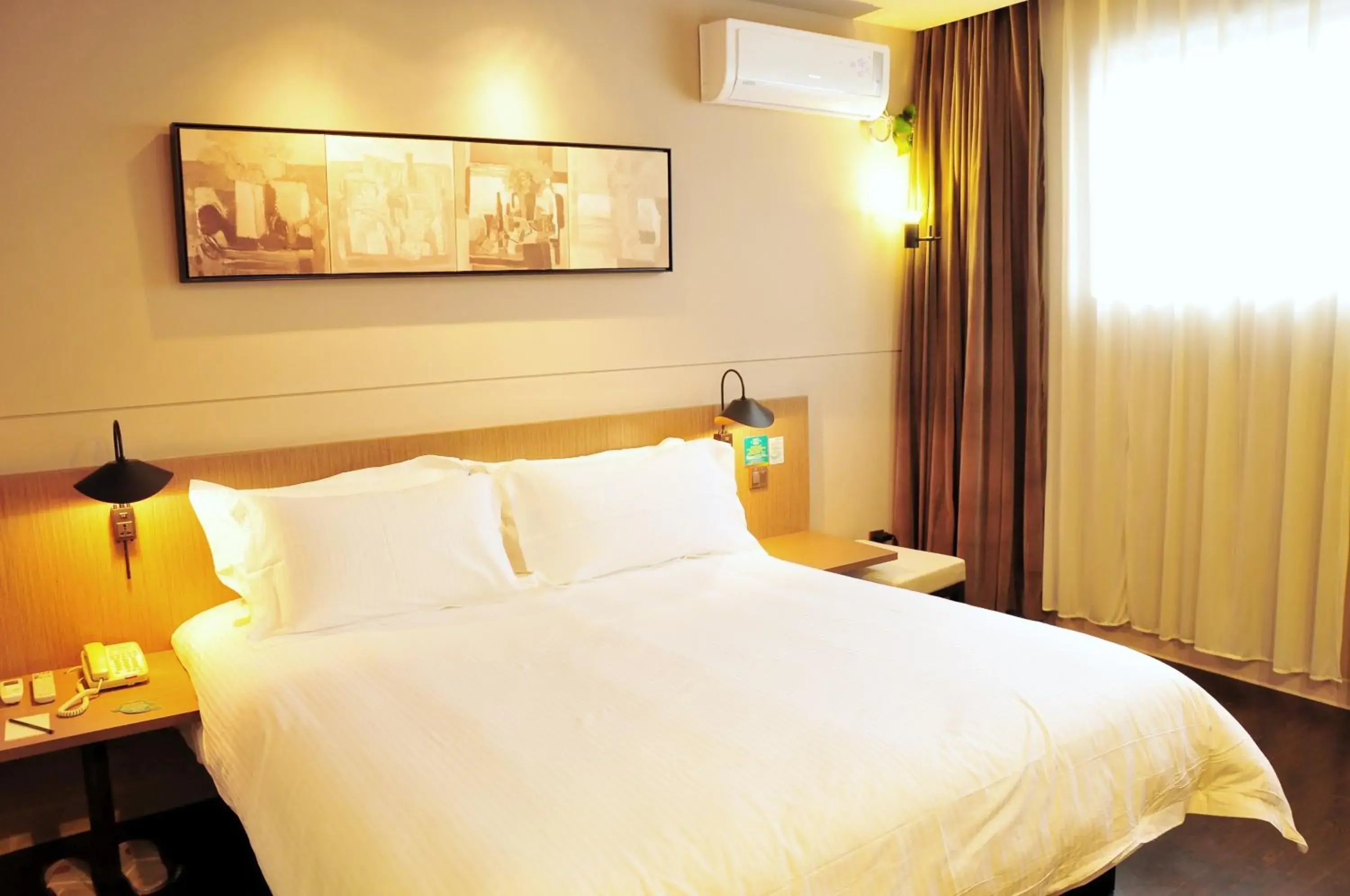 Bedroom, Bed in JinJiang Inn Wujiang Tongli Yunli Bridge Bedroom, Bed in JinJiang Inn Wujiang Tongli Yunli Bridge