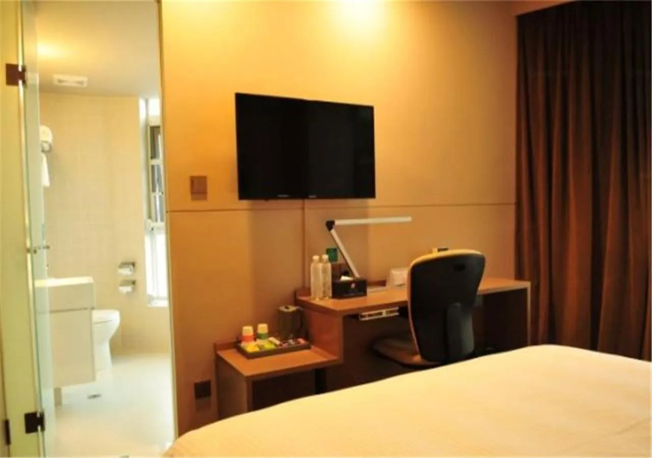 Decorative detail, Bed in Jinjiang Inn Dali Erhai Lake Park