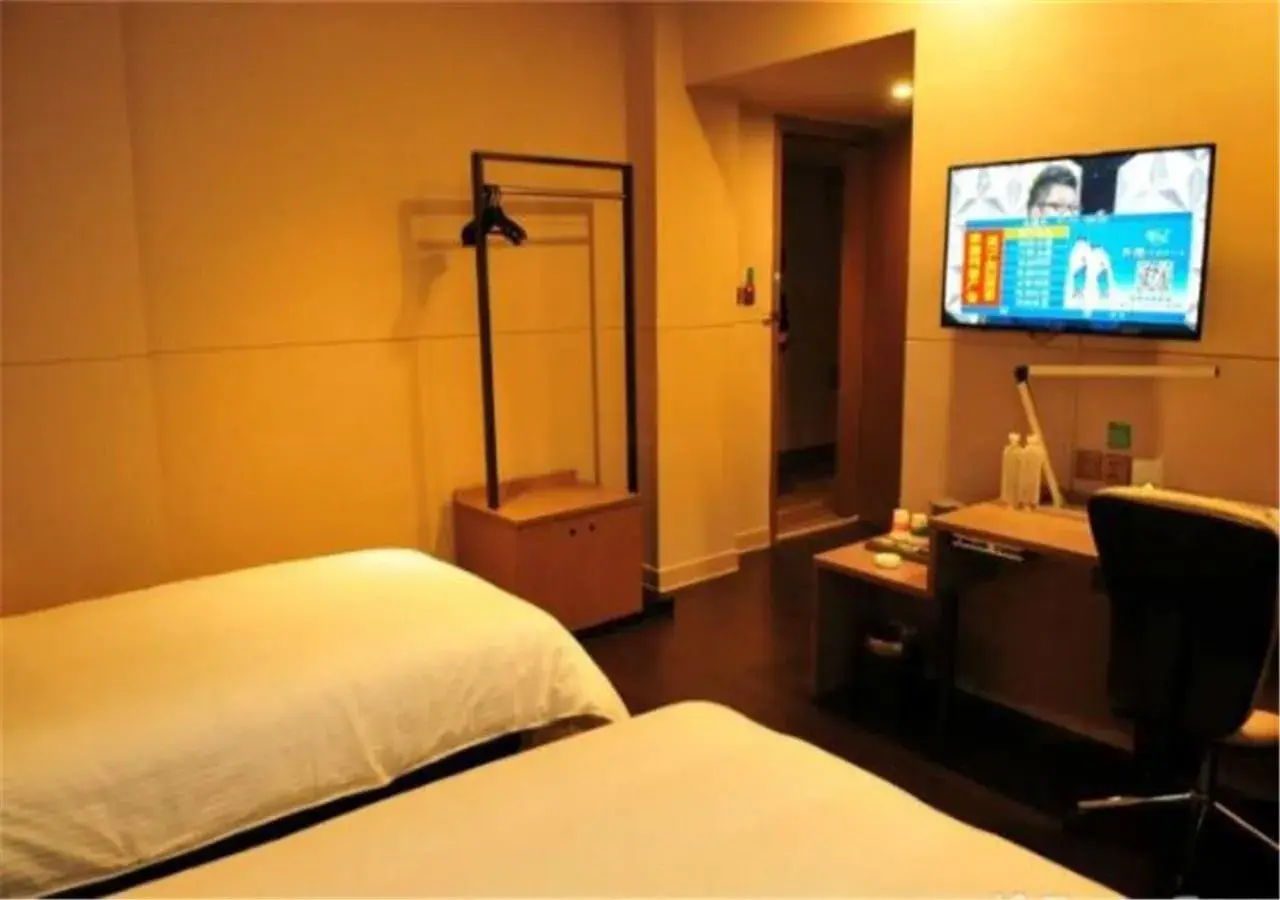 Decorative detail, Bed in Jinjiang Inn Dali Erhai Lake Park Decorative detail, Bed in Jinjiang Inn Dali Erhai Lake Park