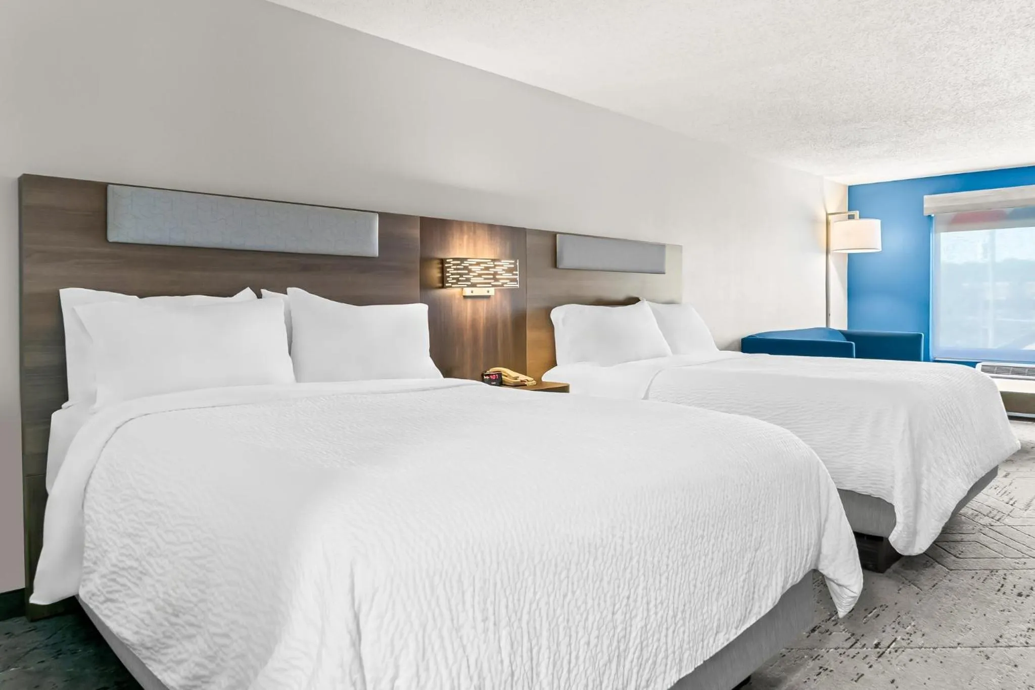 Photo of the whole room, Bed in Holiday Inn Express & Suites Detroit - Novi by IHG