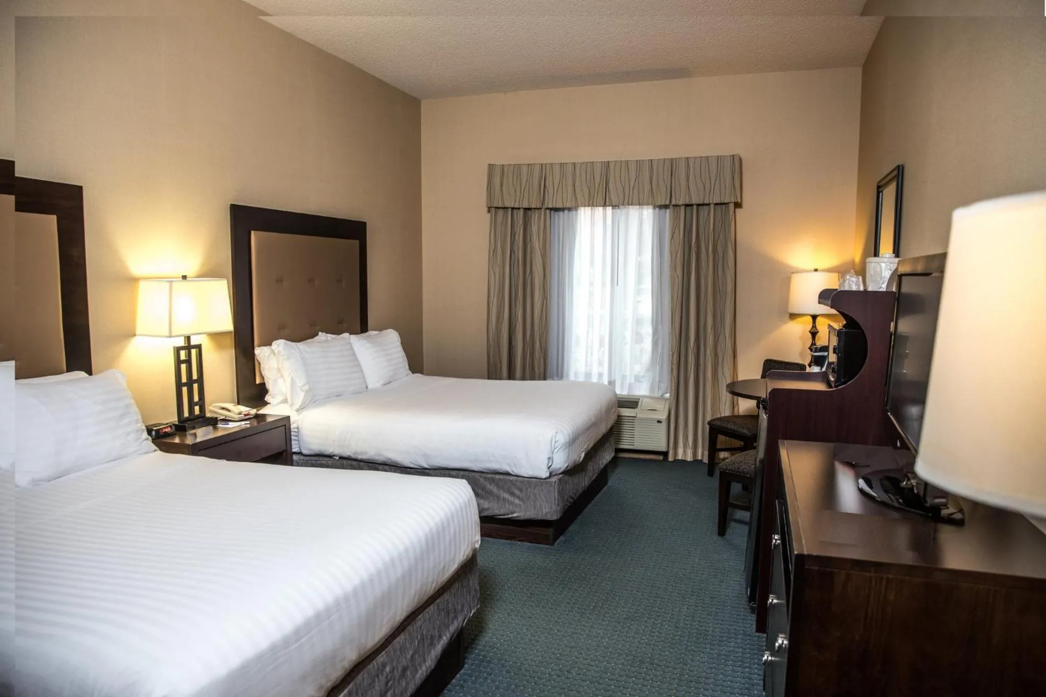 Photo of the whole room, Bed in Holiday Inn Express & Suites Detroit - Novi by IHG