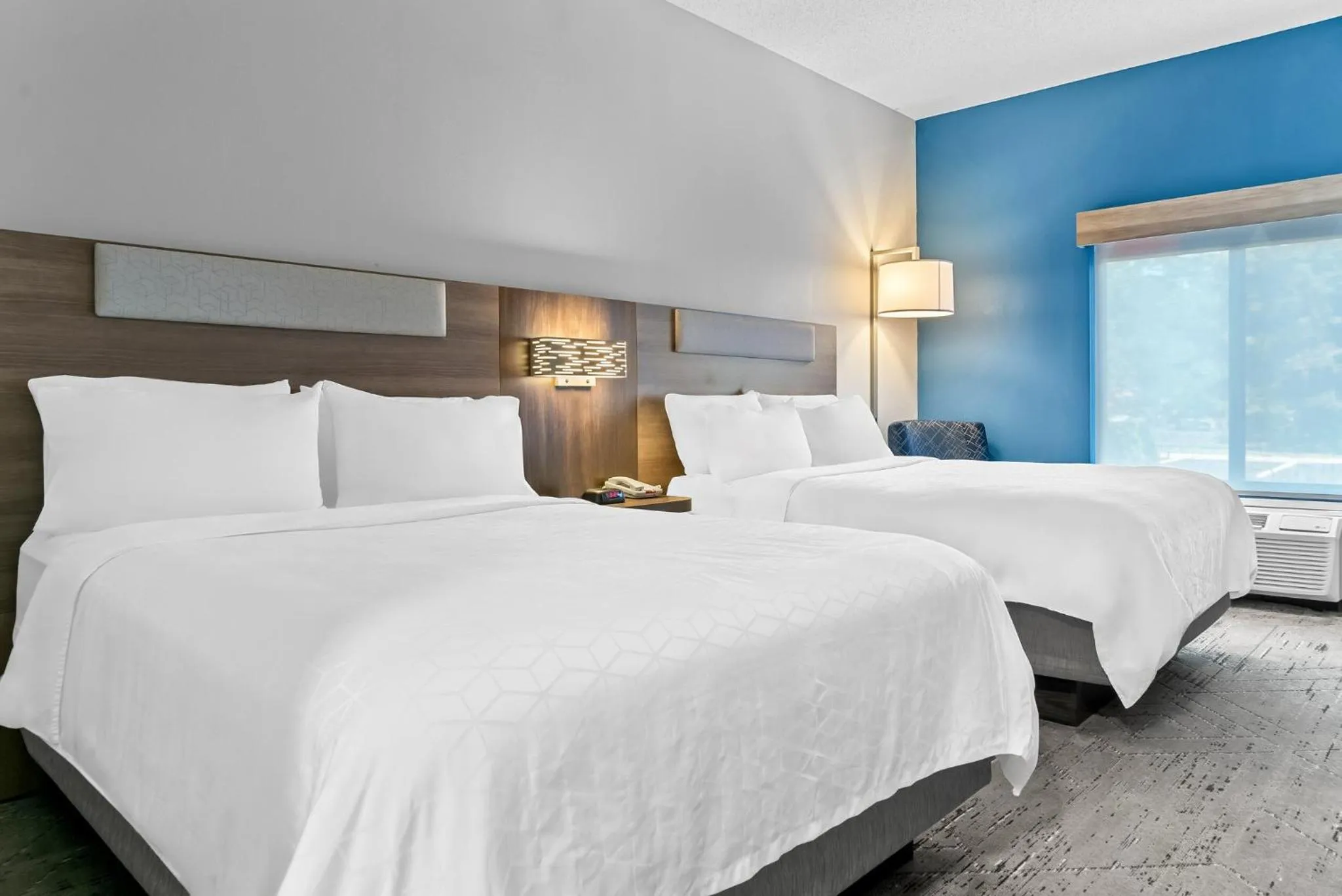 Photo of the whole room, Bed in Holiday Inn Express & Suites Detroit - Novi by IHG