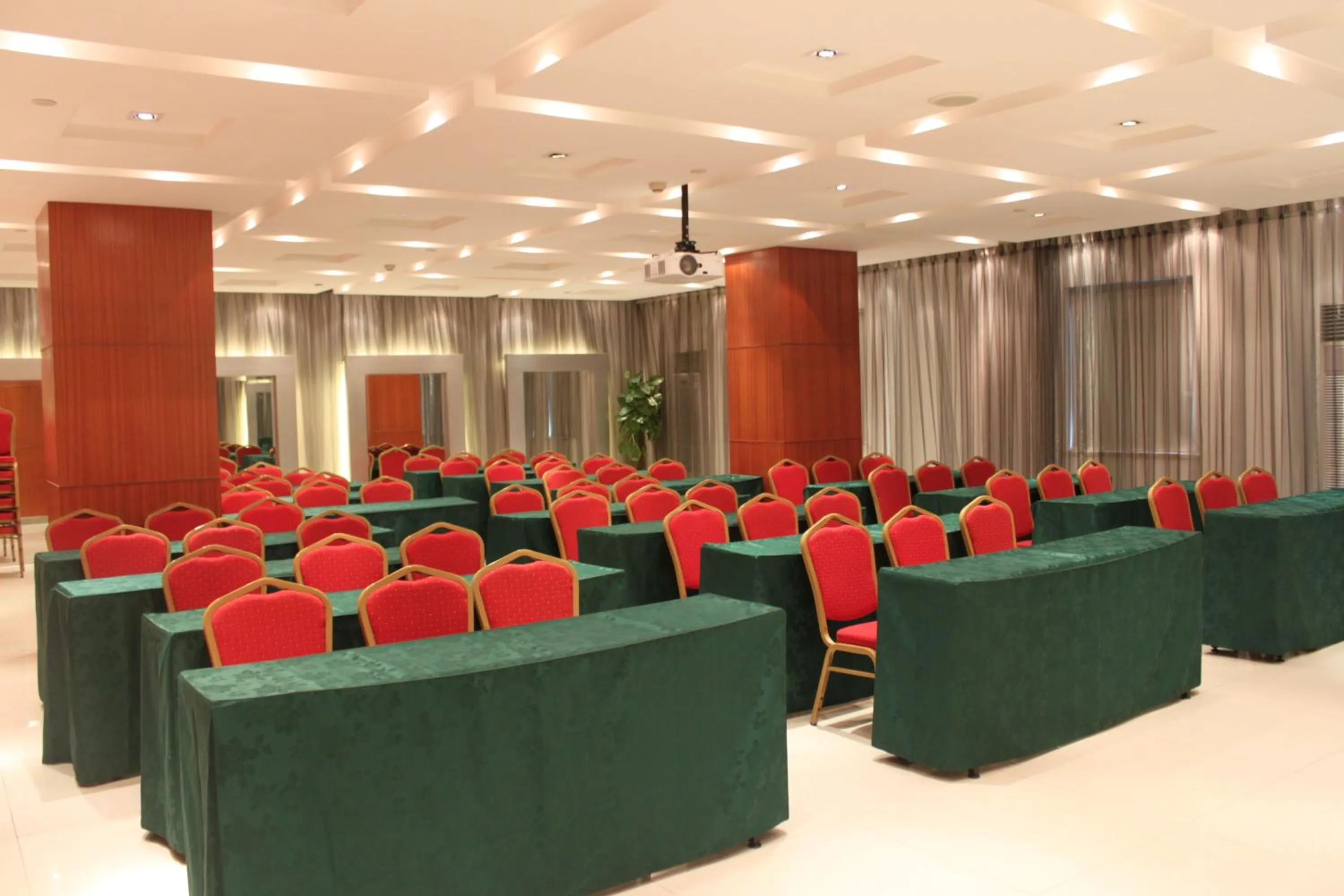 Meeting/conference room in Jinjiang Inn Guangzhou Haizhu Jiangtai Road Subway Station