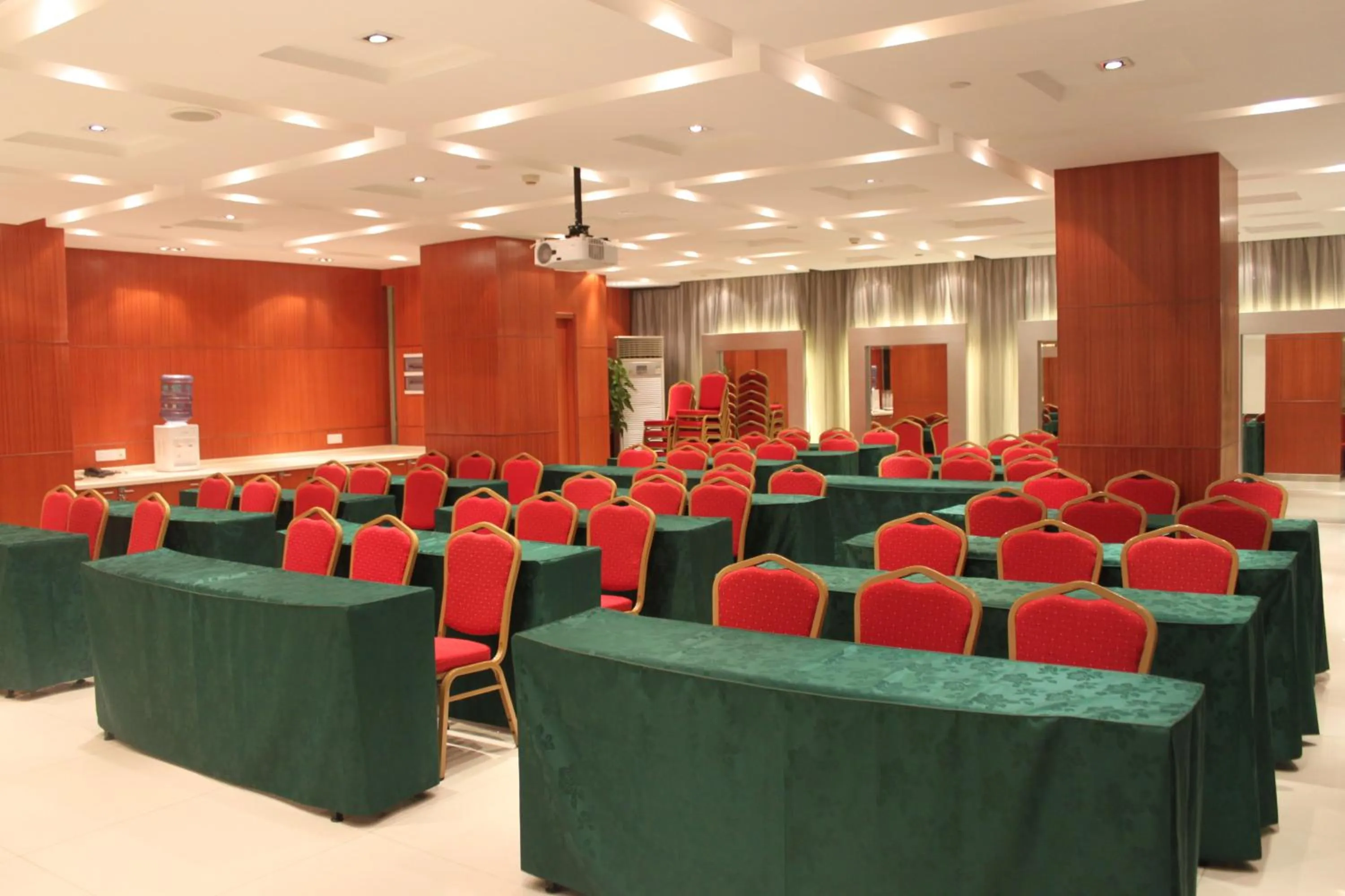 Meeting/conference room in Jinjiang Inn Guangzhou Haizhu Jiangtai Road Subway Station