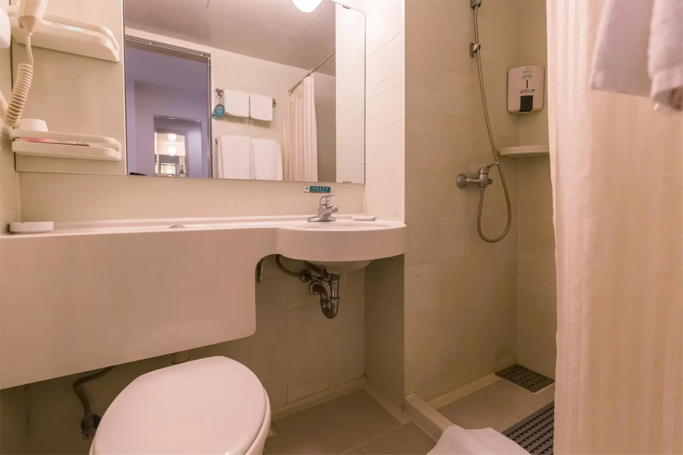 Bathroom in Jinjiang Inn Changchun Quan’an Square Bathroom in Jinjiang Inn Changchun Quan’an Square