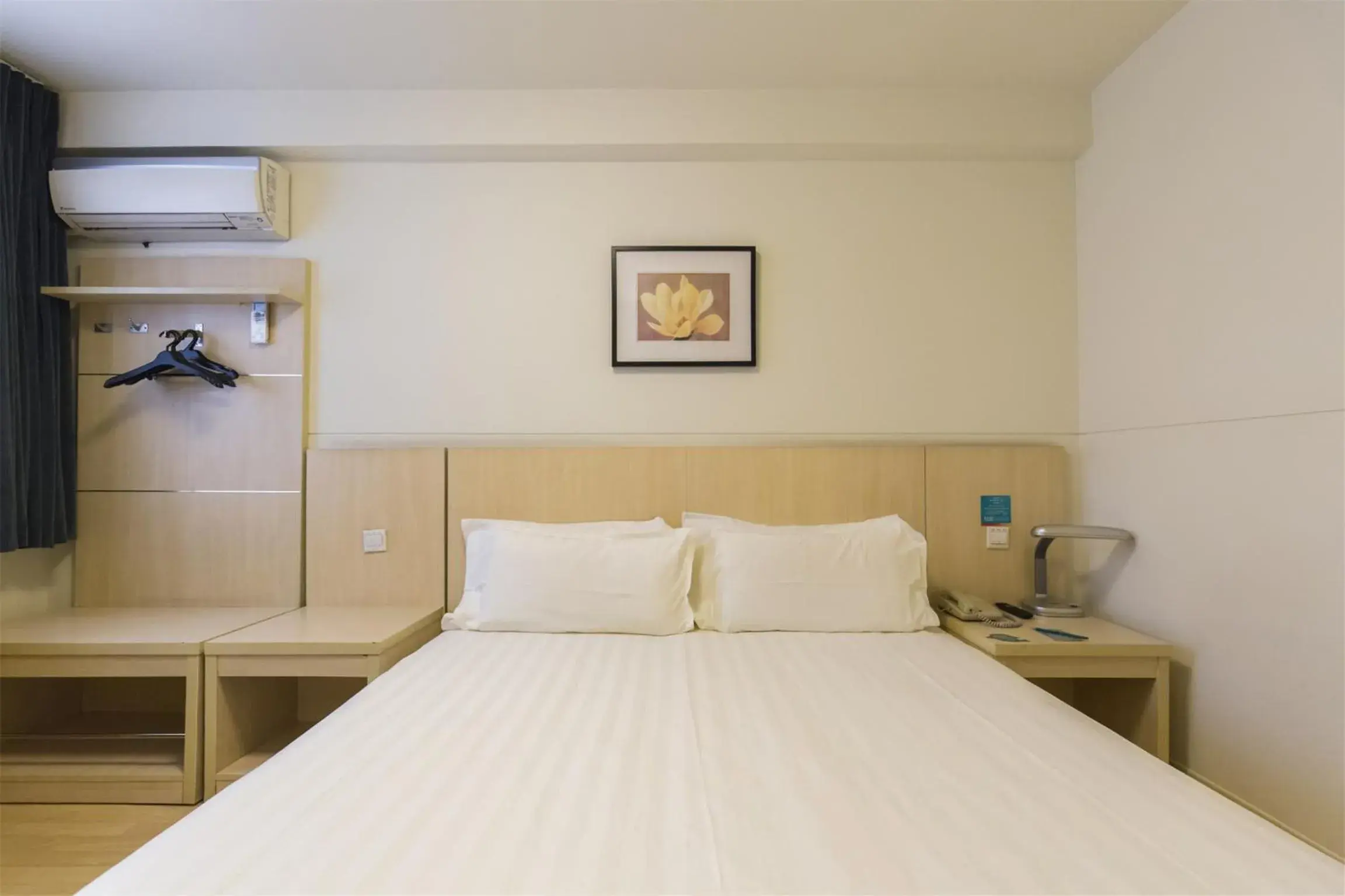 Bedroom, Bed in Jinjiang Inn Weihai Shichang Avenue High-speed Train North Station Bedroom, Bed in Jinjiang Inn Weihai Shichang Avenue High-speed Train North Station
