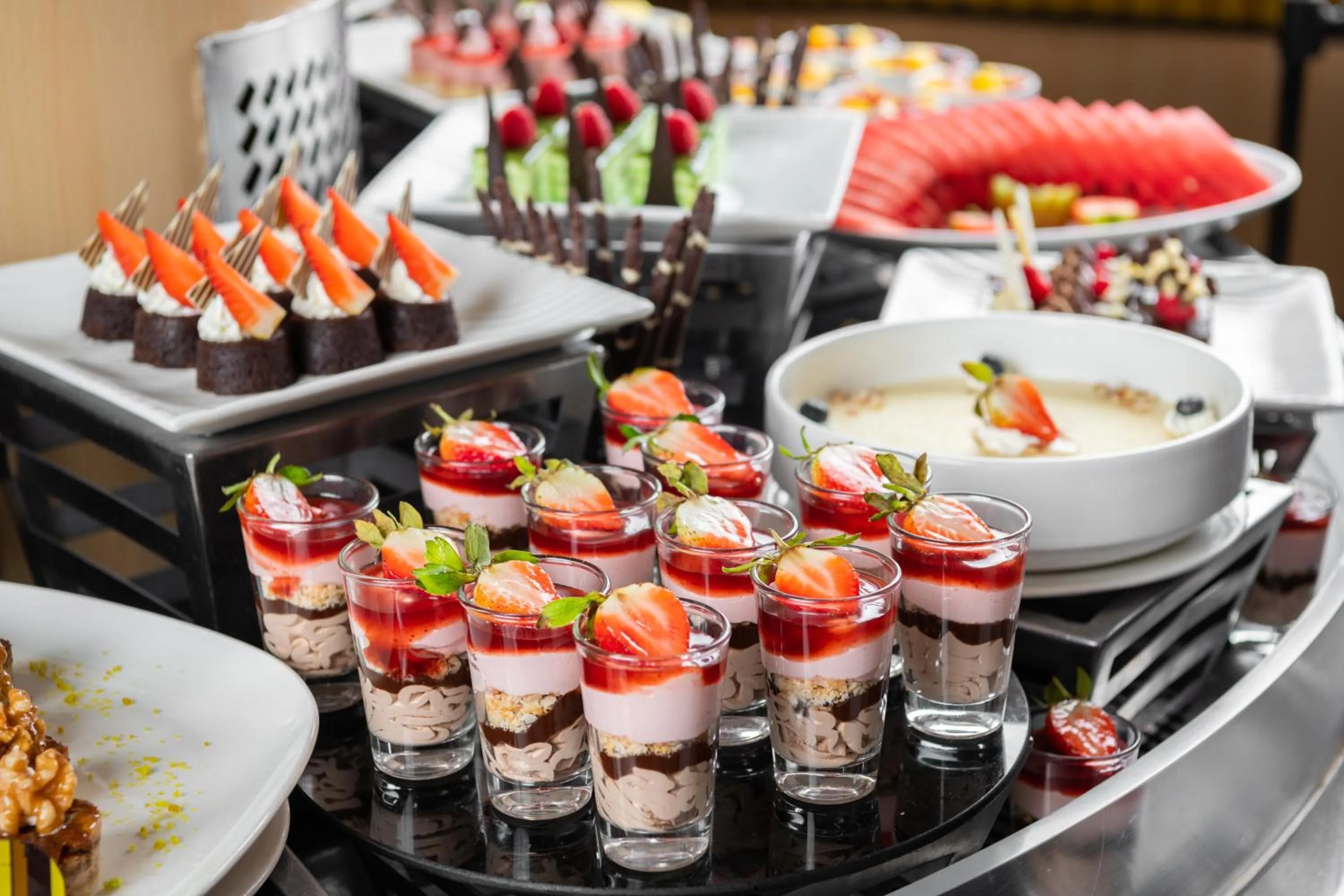 Food and drinks in Al Marwa Rayhaan by Rotana - Makkah