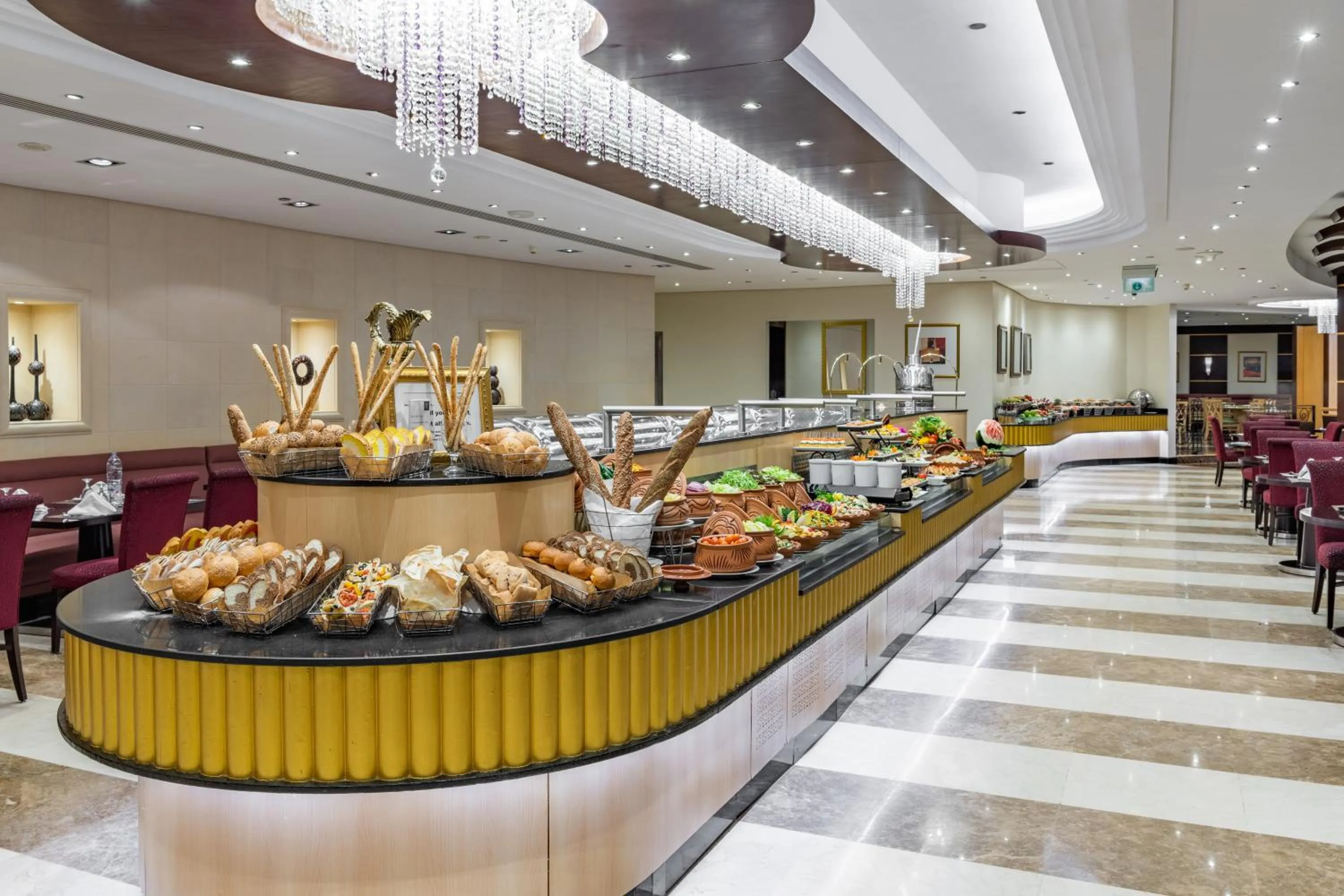 Restaurant/places to eat in Al Marwa Rayhaan by Rotana - Makkah