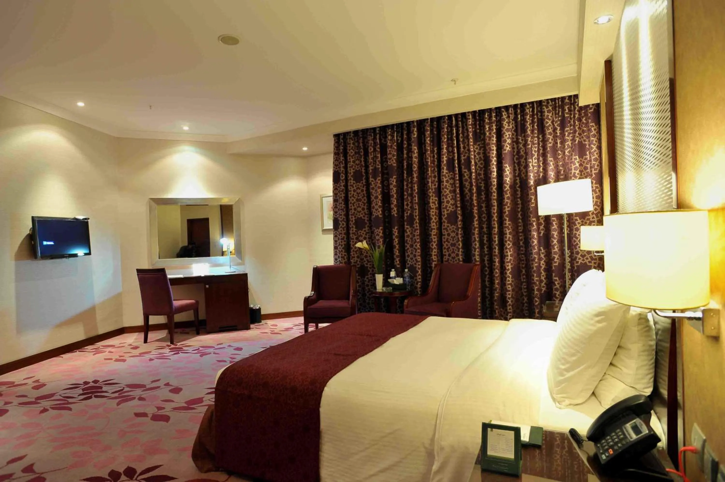 Toilet, Bed in Al Marwa Rayhaan by Rotana - Makkah