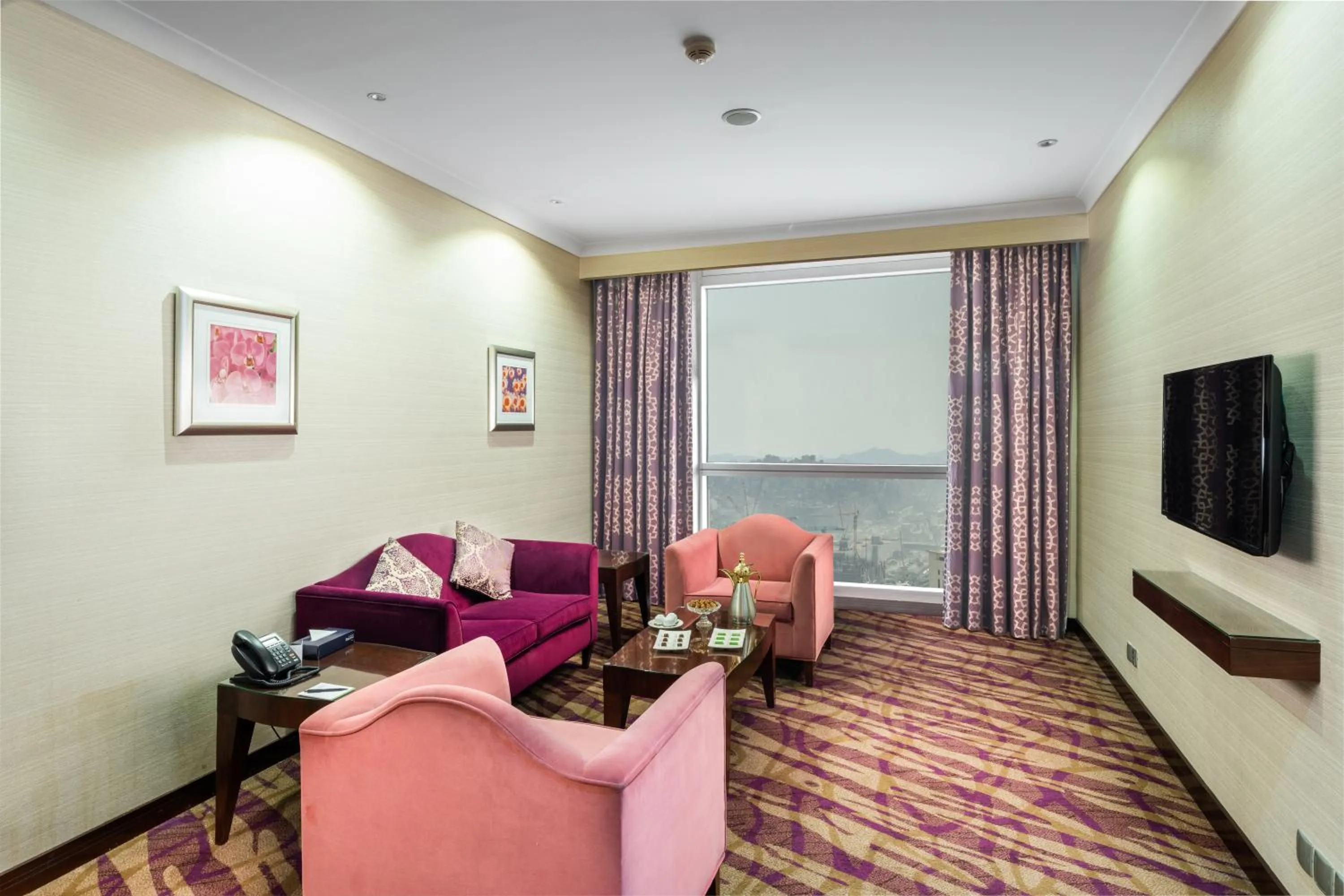 Seating area in Al Marwa Rayhaan by Rotana - Makkah