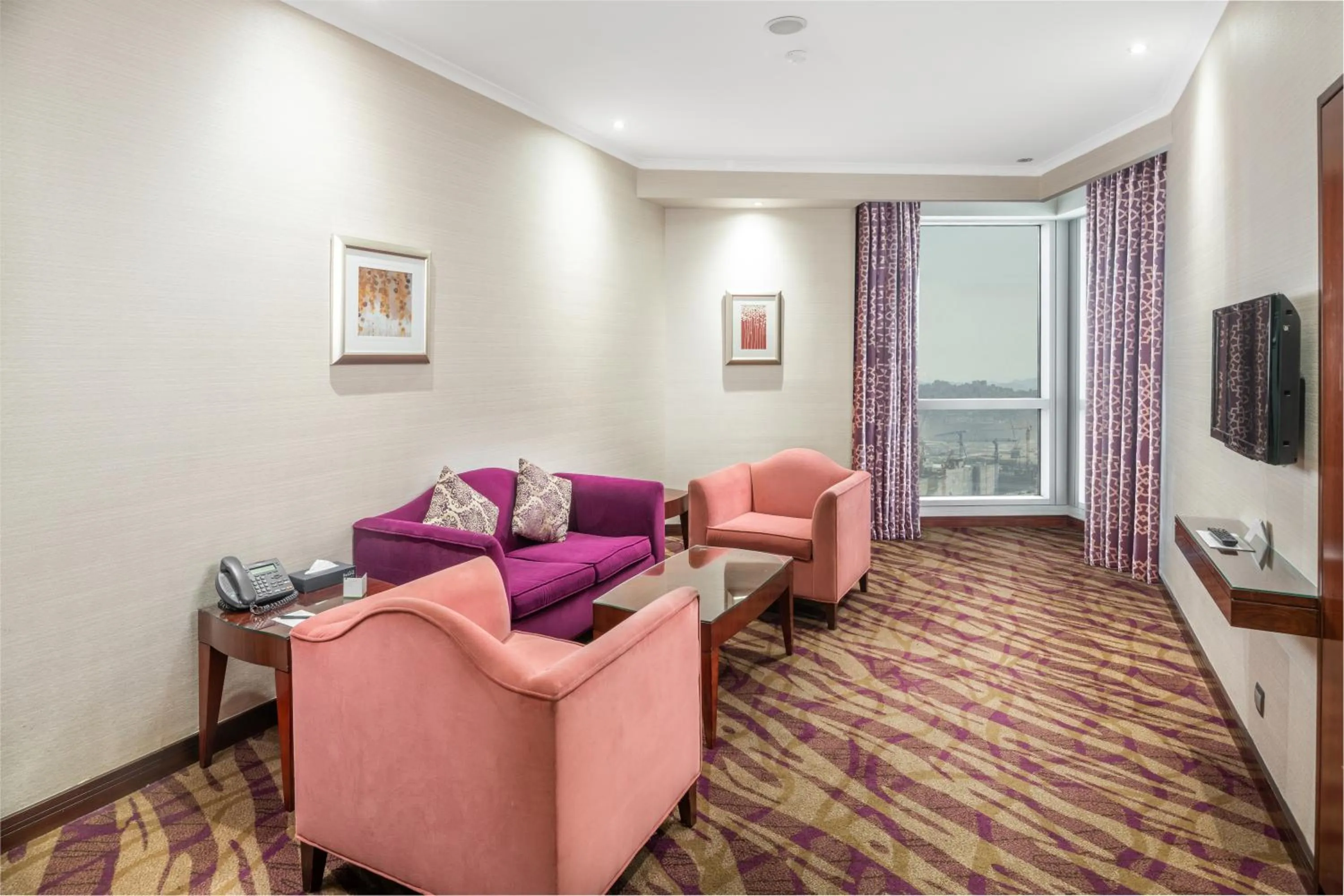 Seating area in Al Marwa Rayhaan by Rotana - Makkah