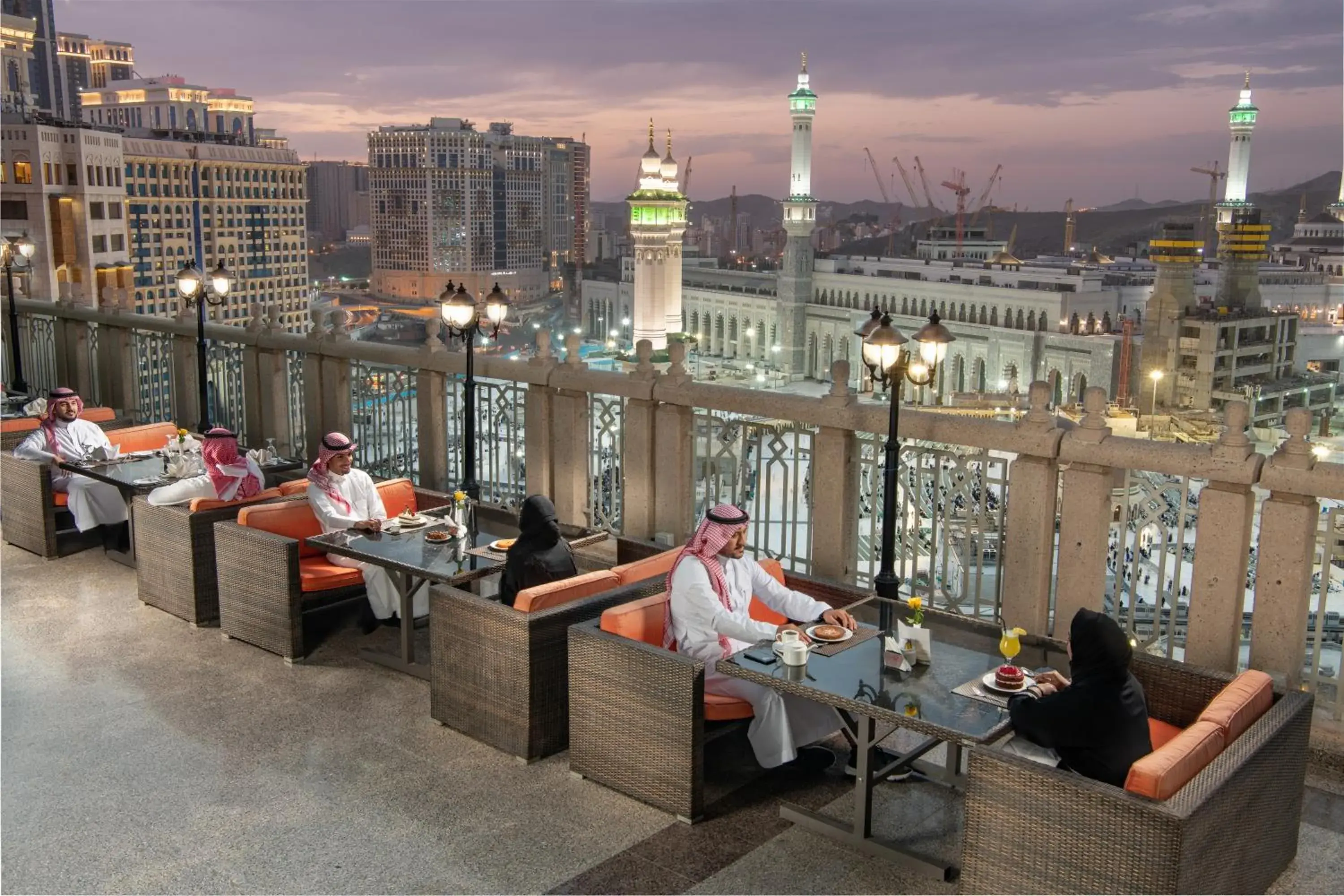 Restaurant/places to eat in Al Marwa Rayhaan by Rotana - Makkah Restaurant/places to eat in Al Marwa Rayhaan by Rotana - Makkah