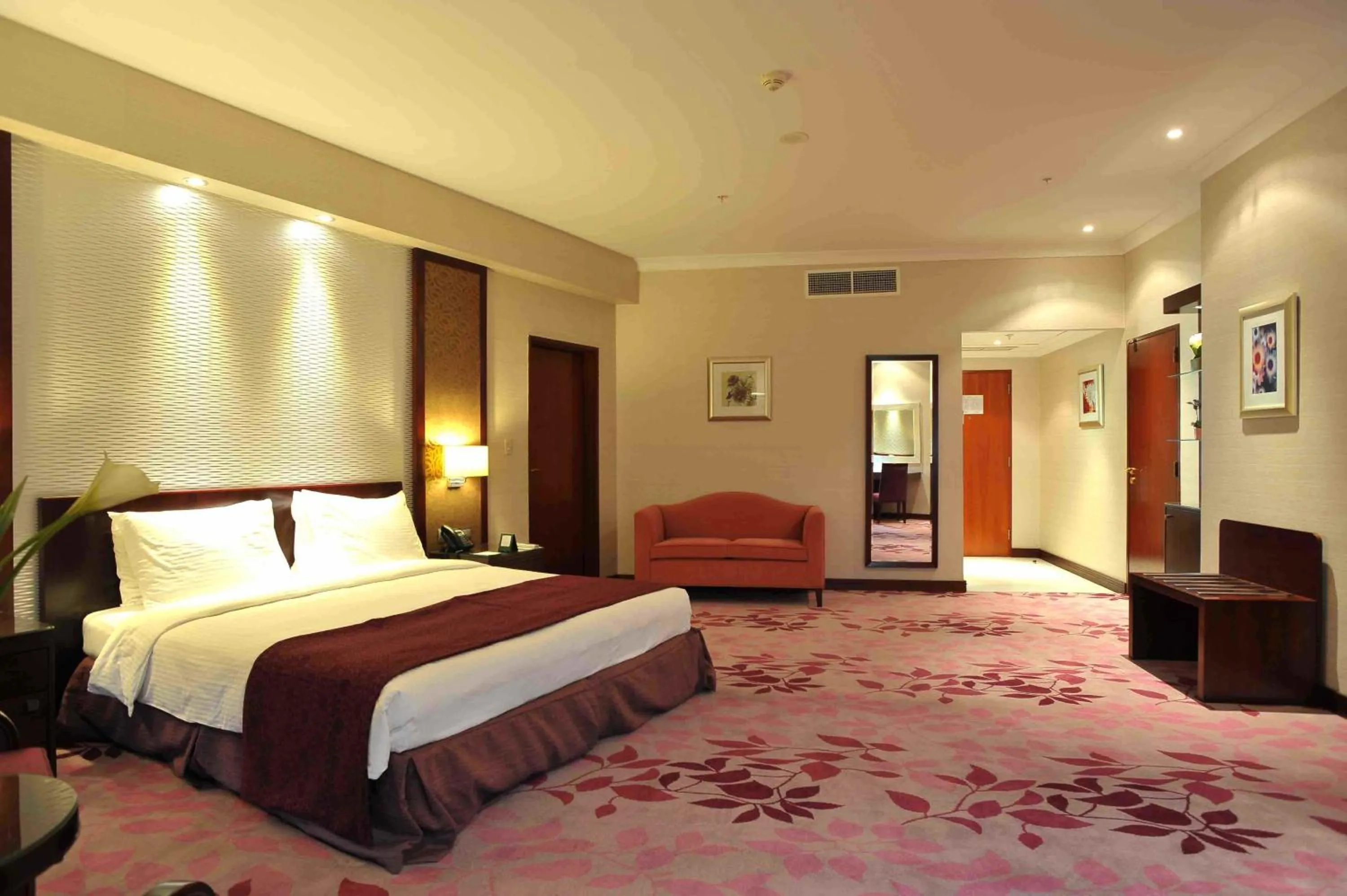 Toilet, Bed in Al Marwa Rayhaan by Rotana - Makkah