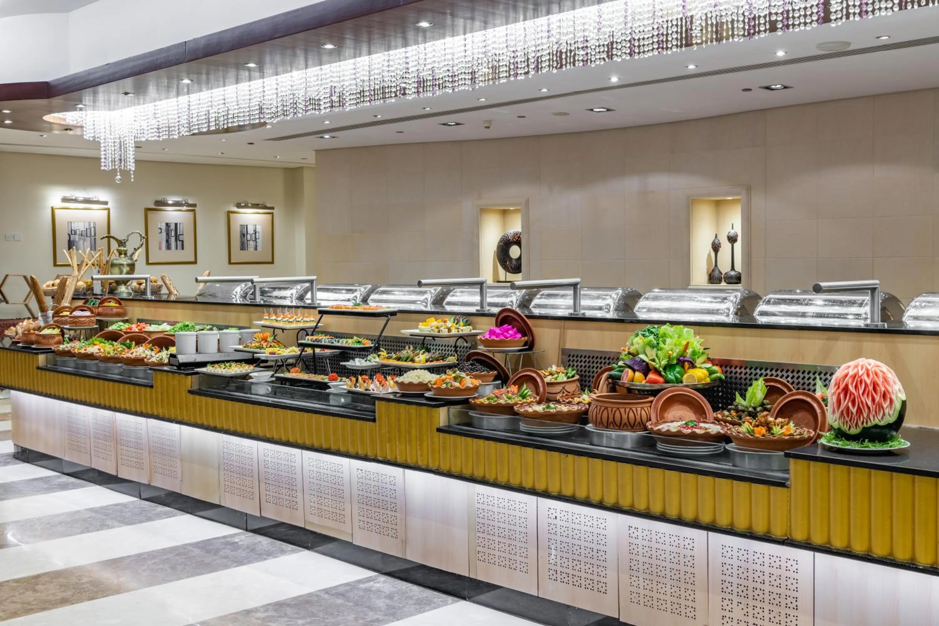 Restaurant/places to eat in Al Marwa Rayhaan by Rotana - Makkah