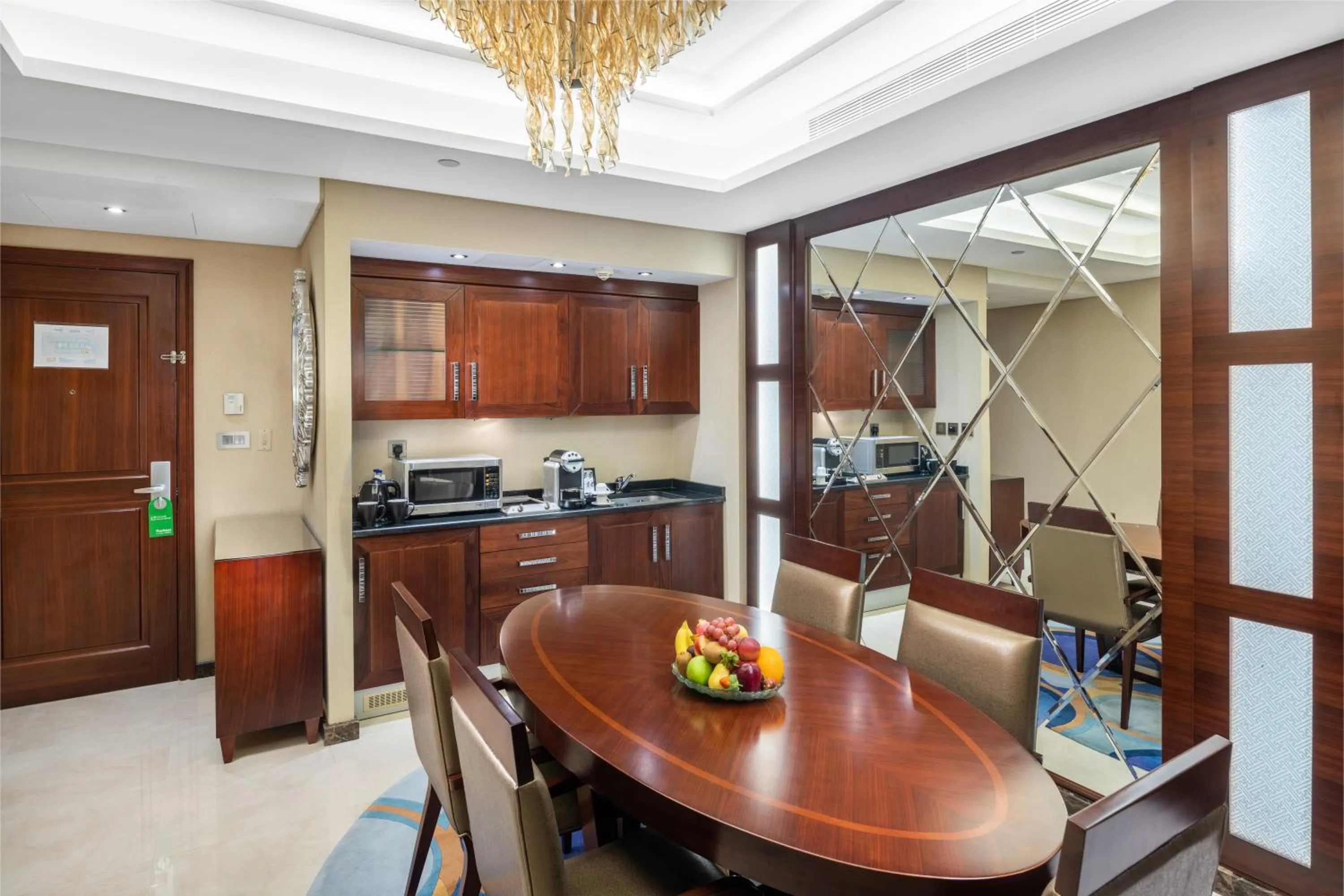 Kitchen or kitchenette in Al Marwa Rayhaan by Rotana - Makkah