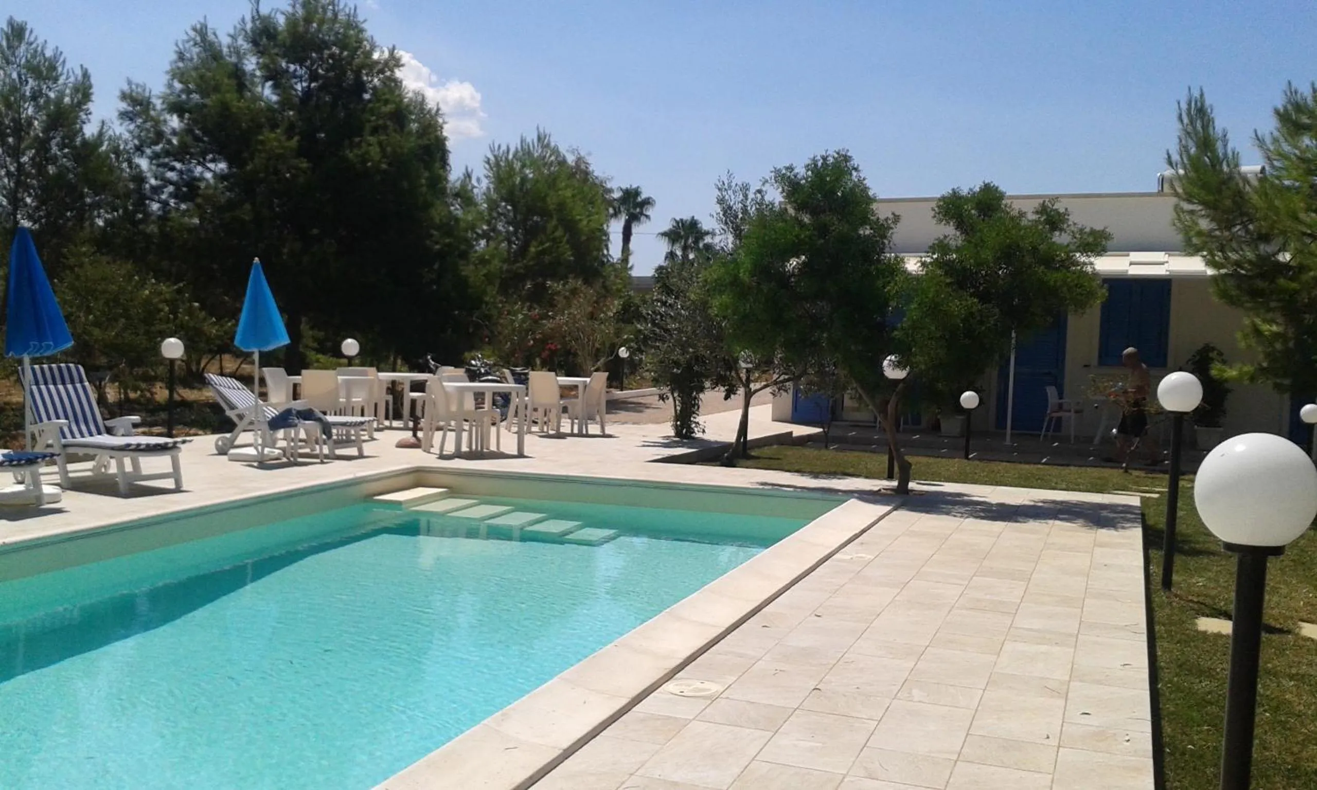 Pool view in Verdeblu