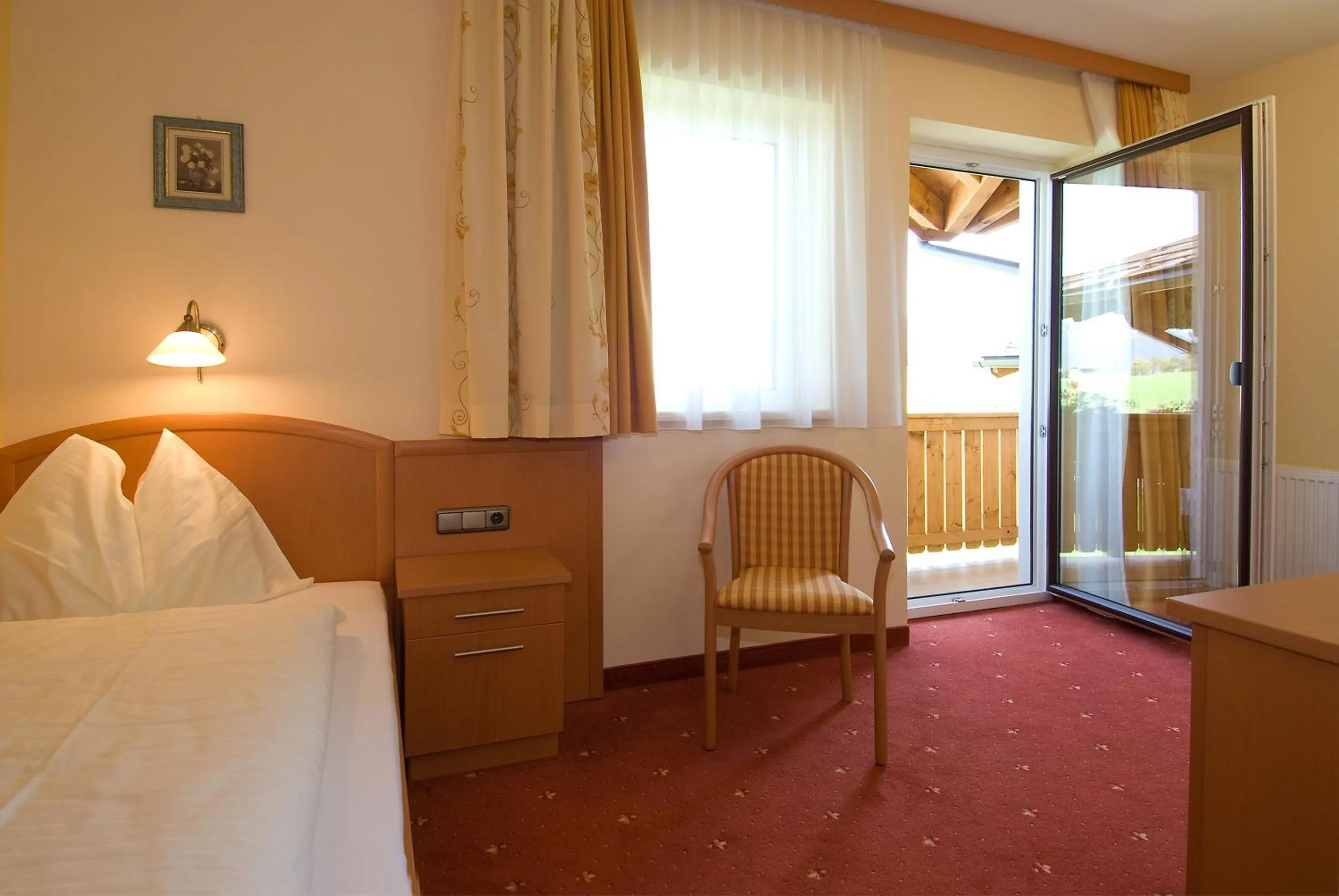 Bedroom, Bed in Gasthaus-Landhotel Traunstein