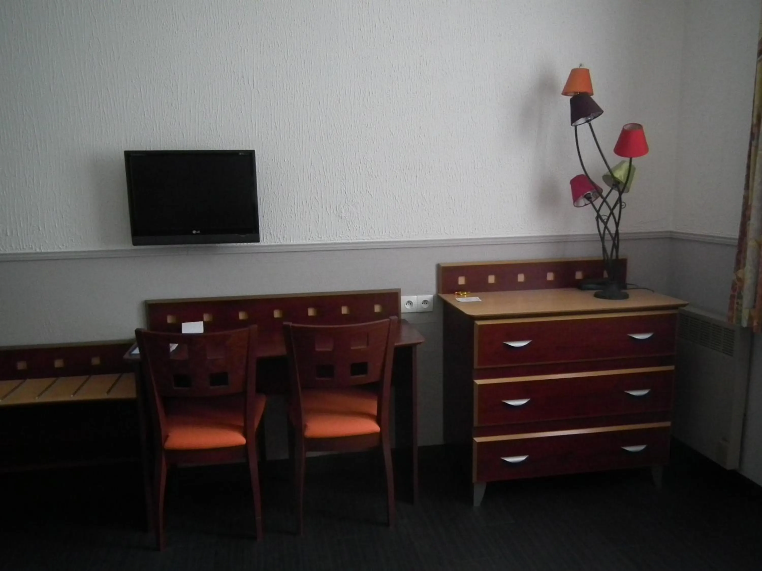 Seating area in Logis Cosy - Hôtel Le Moulin Neuf - Chantonnay