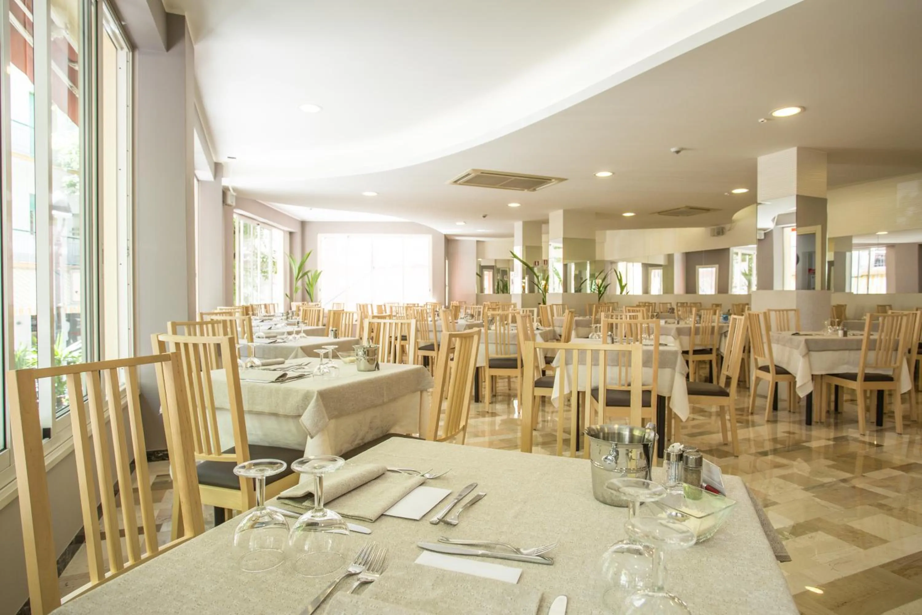 Restaurant/places to eat in Hotel Romantico