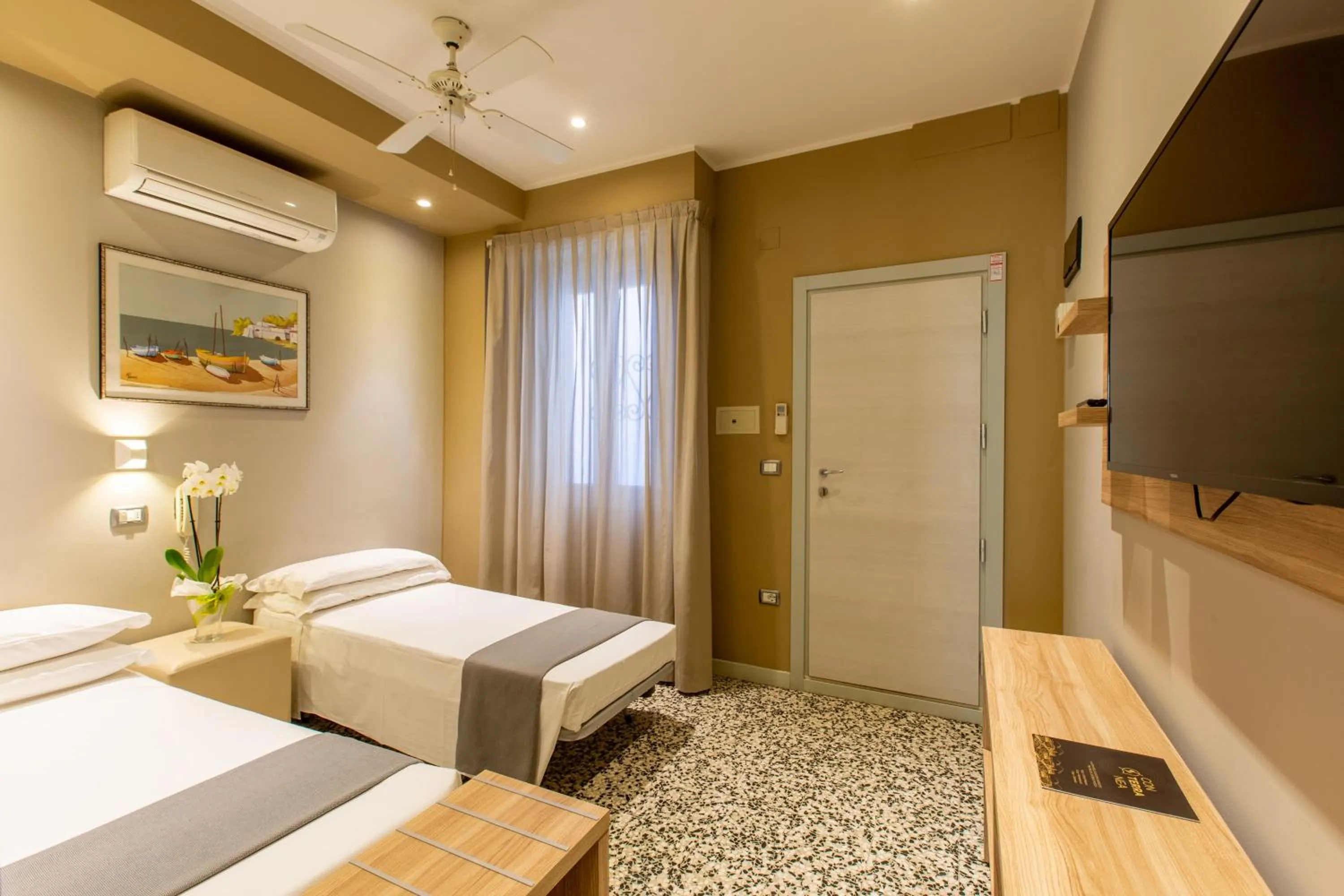 Bed in Hotel Romantico