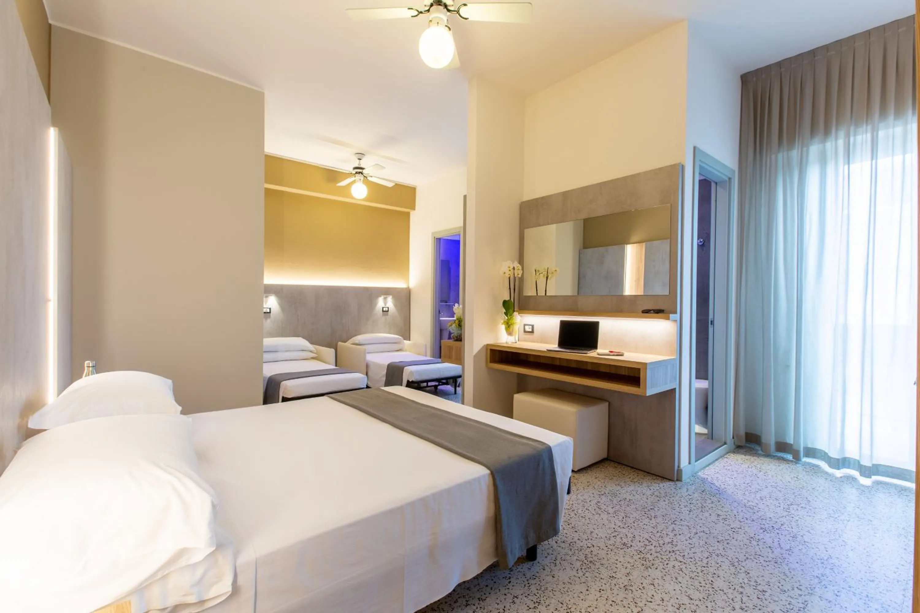 Bed in Hotel Romantico