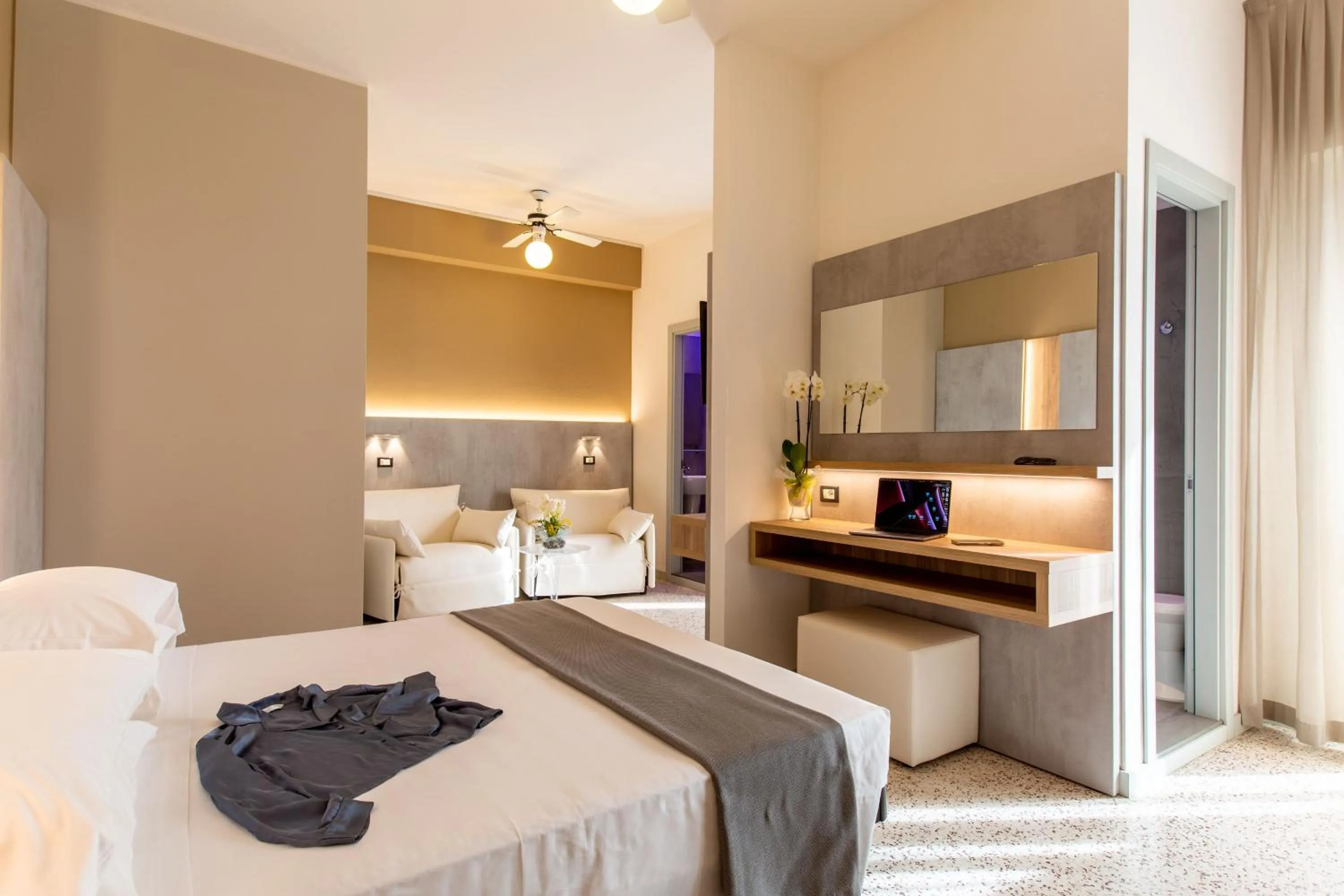 Bed in Hotel Romantico