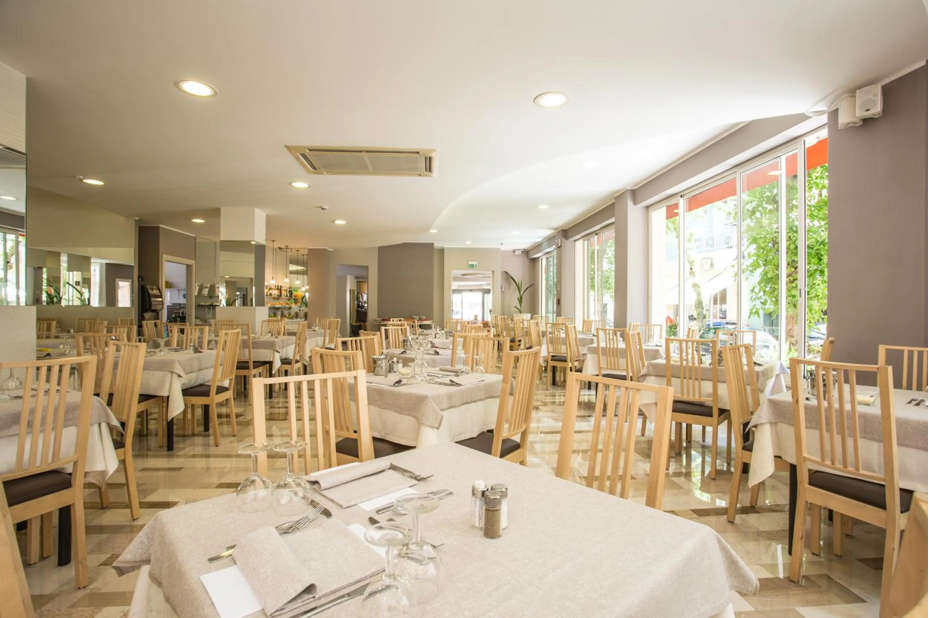 Restaurant/places to eat in Hotel Romantico