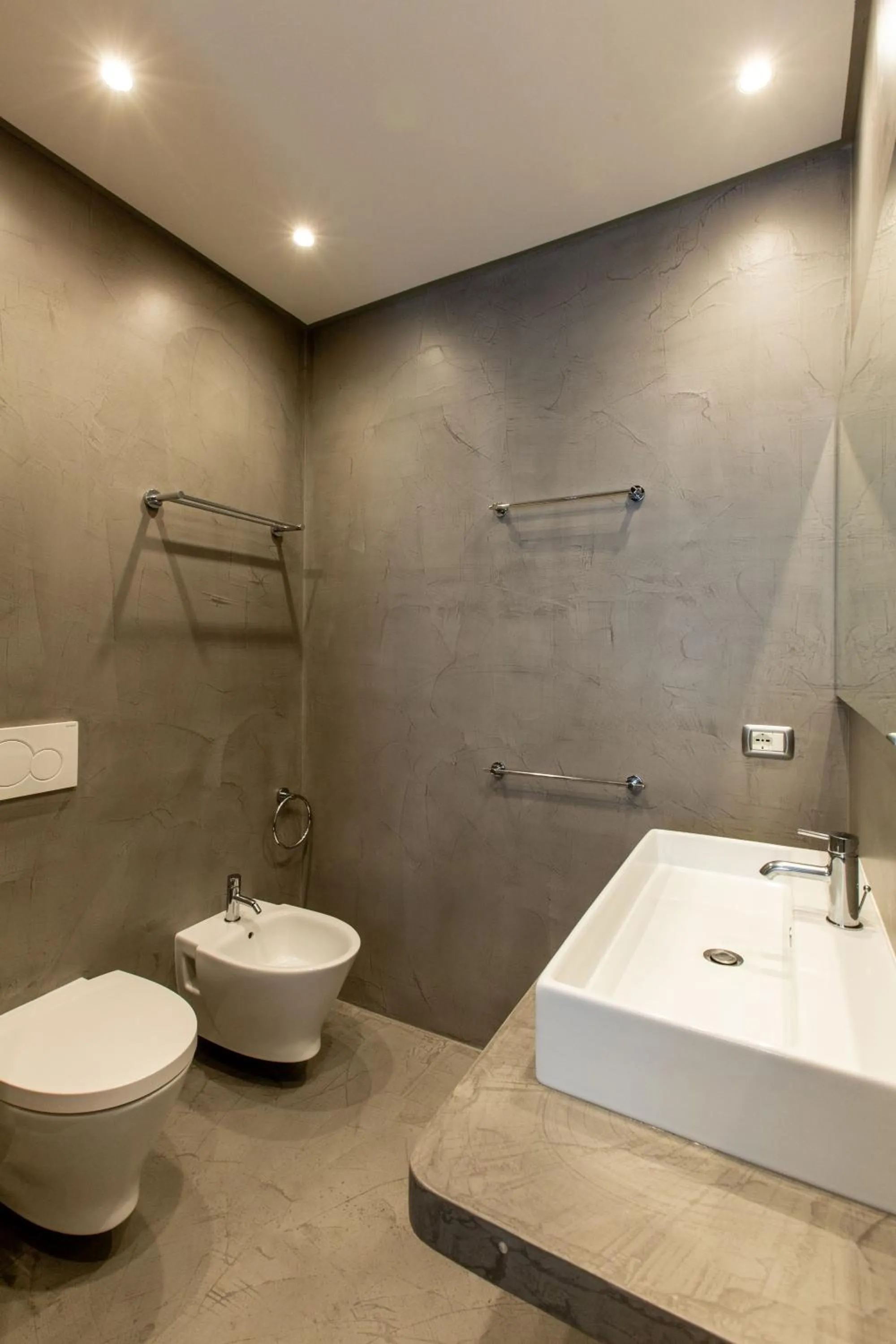 Shower in Hotel Romantico