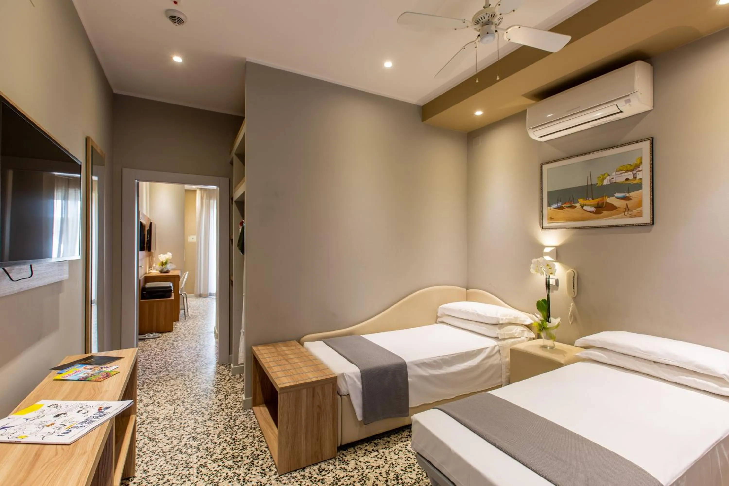 Bed in Hotel Romantico