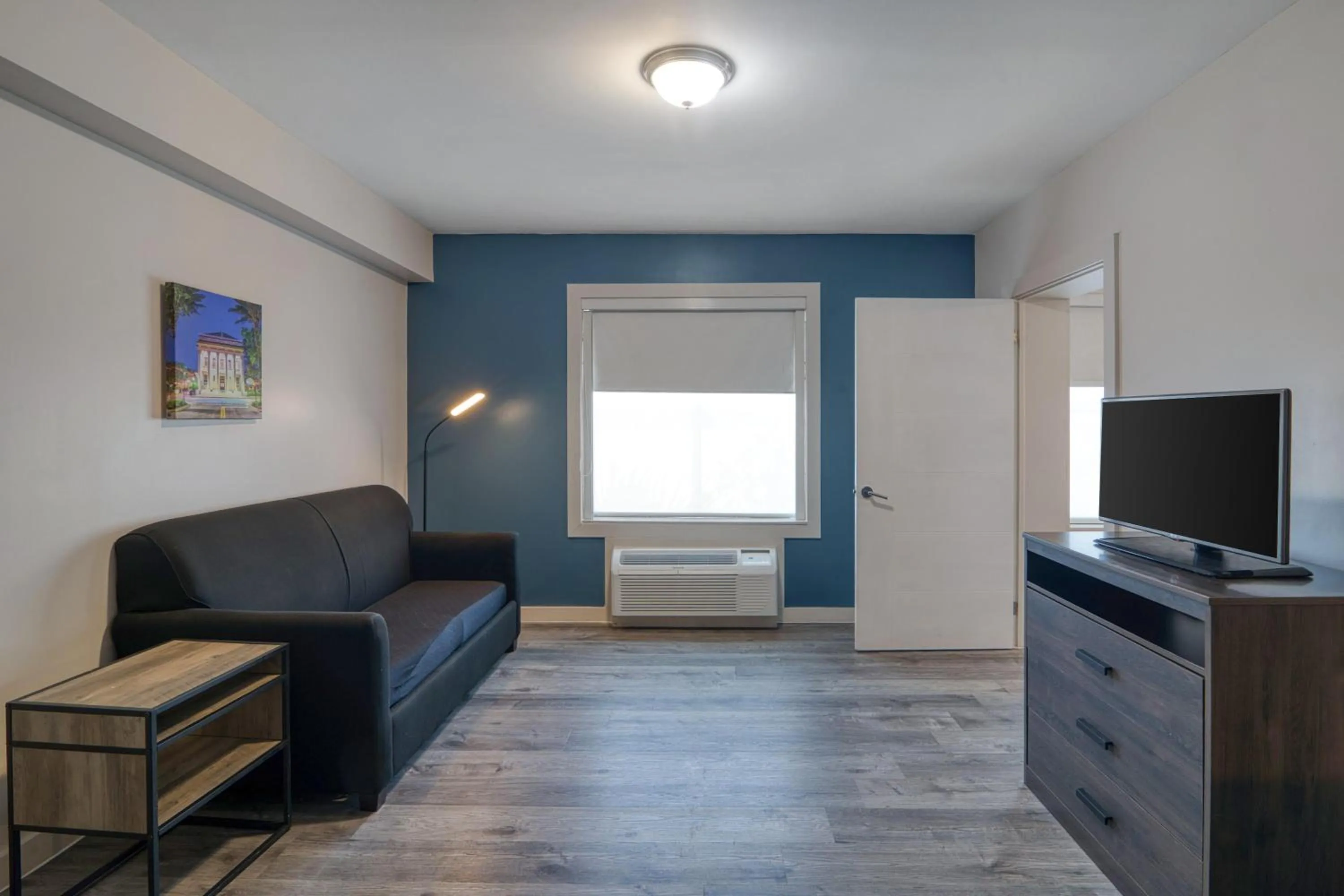 Bedroom in HOM Hotel Gainesville, SureStay Collection by Best Western