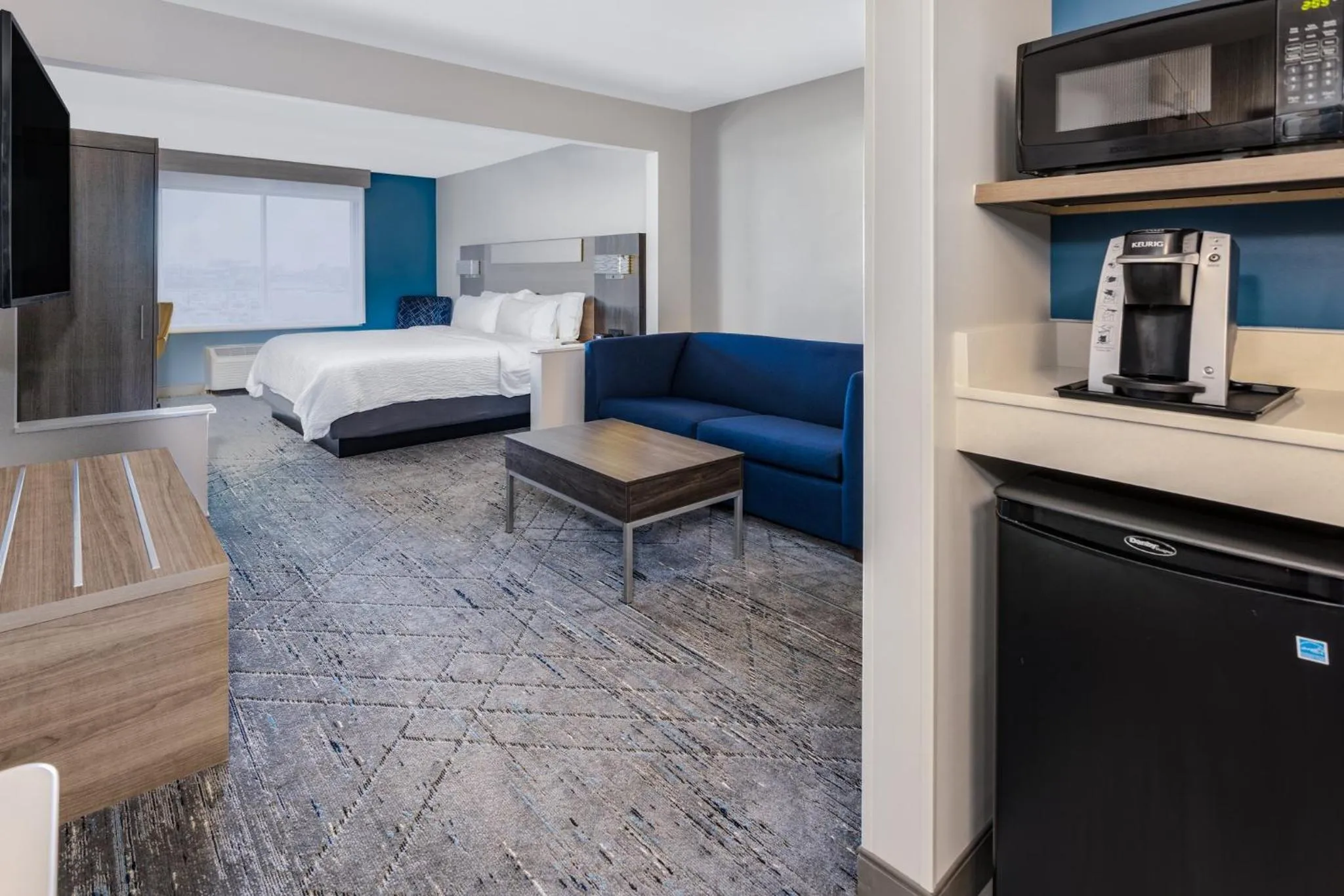 Photo of the whole room, Bed in Holiday Inn Express Hotel & Suites Vineland Millville by IHG