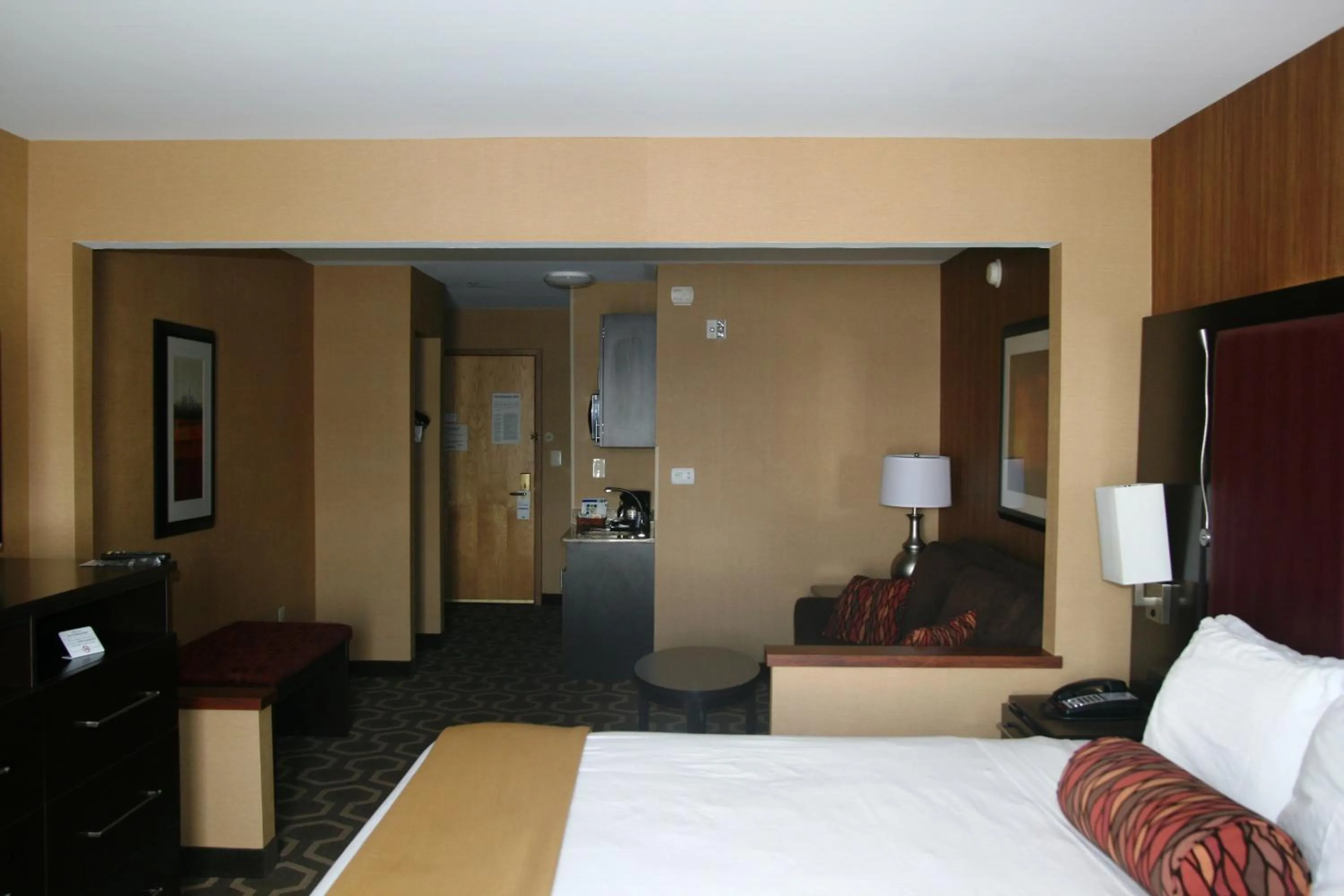 Photo of the whole room, Bed in Holiday Inn Express Hotel & Suites Vineland Millville by IHG