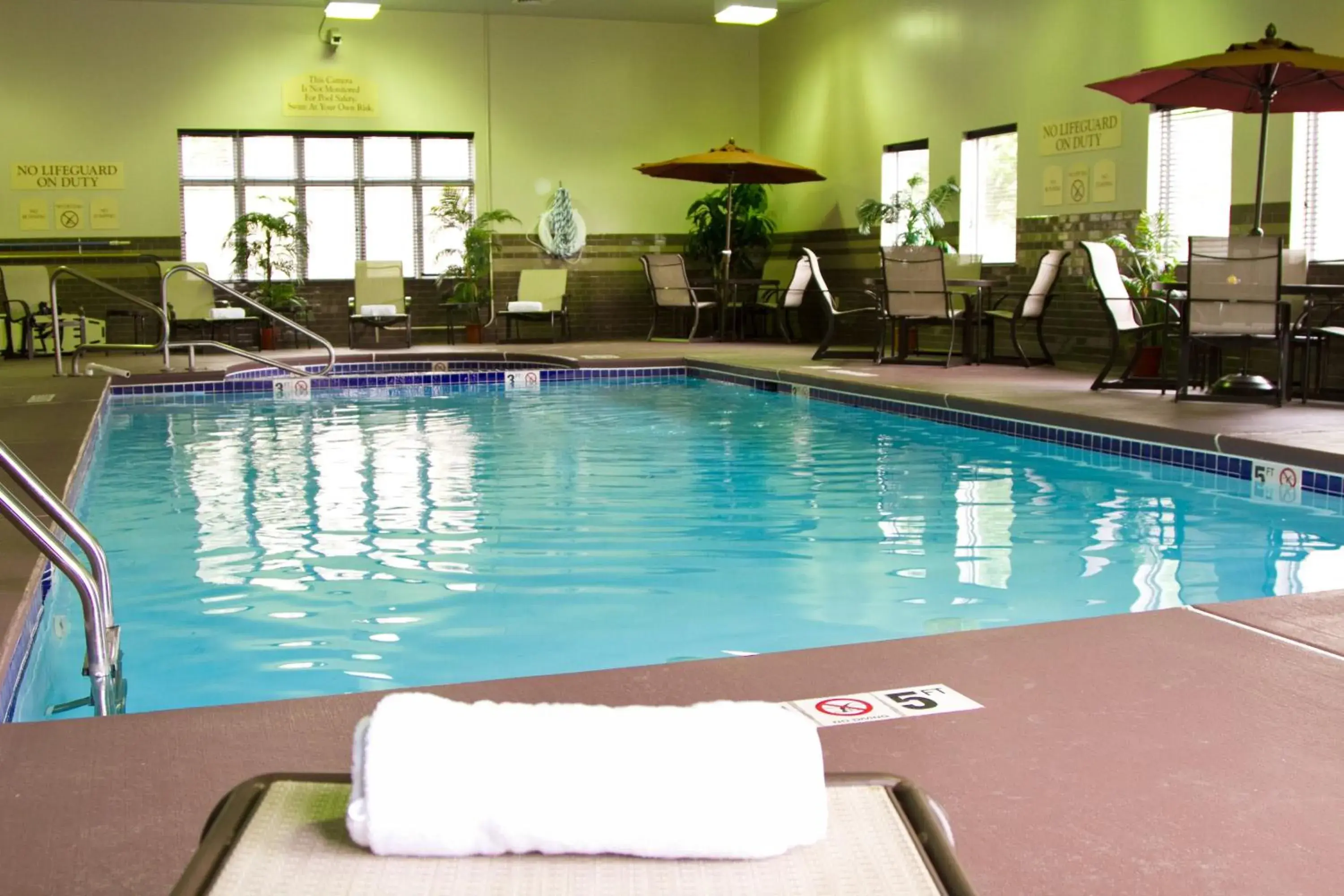 Swimming pool in Holiday Inn Express Hotel & Suites Vineland Millville by IHG Swimming pool in Holiday Inn Express Hotel & Suites Vineland Millville by IHG
