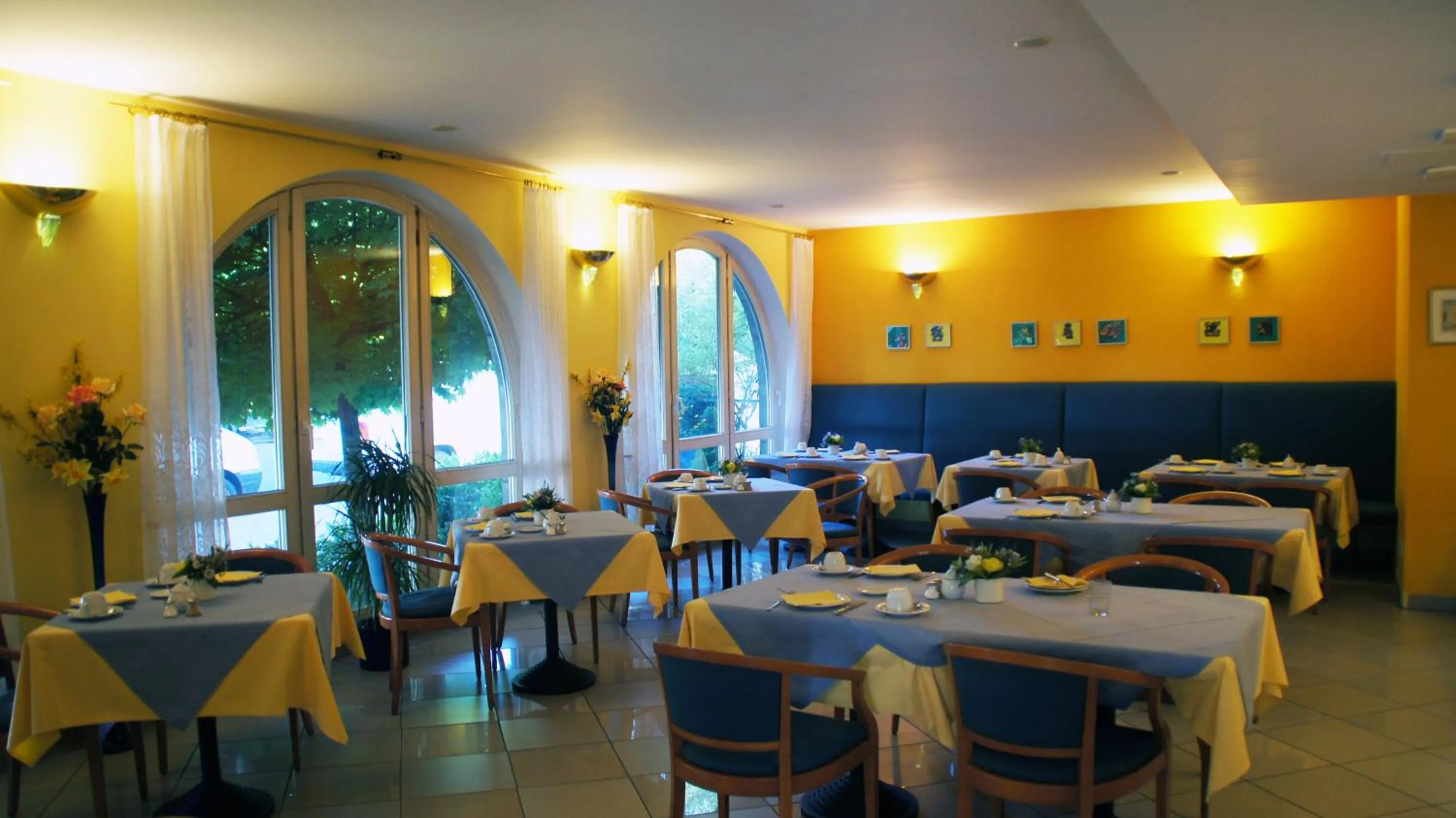 Restaurant/places to eat in Hotel am Buschkrugpark