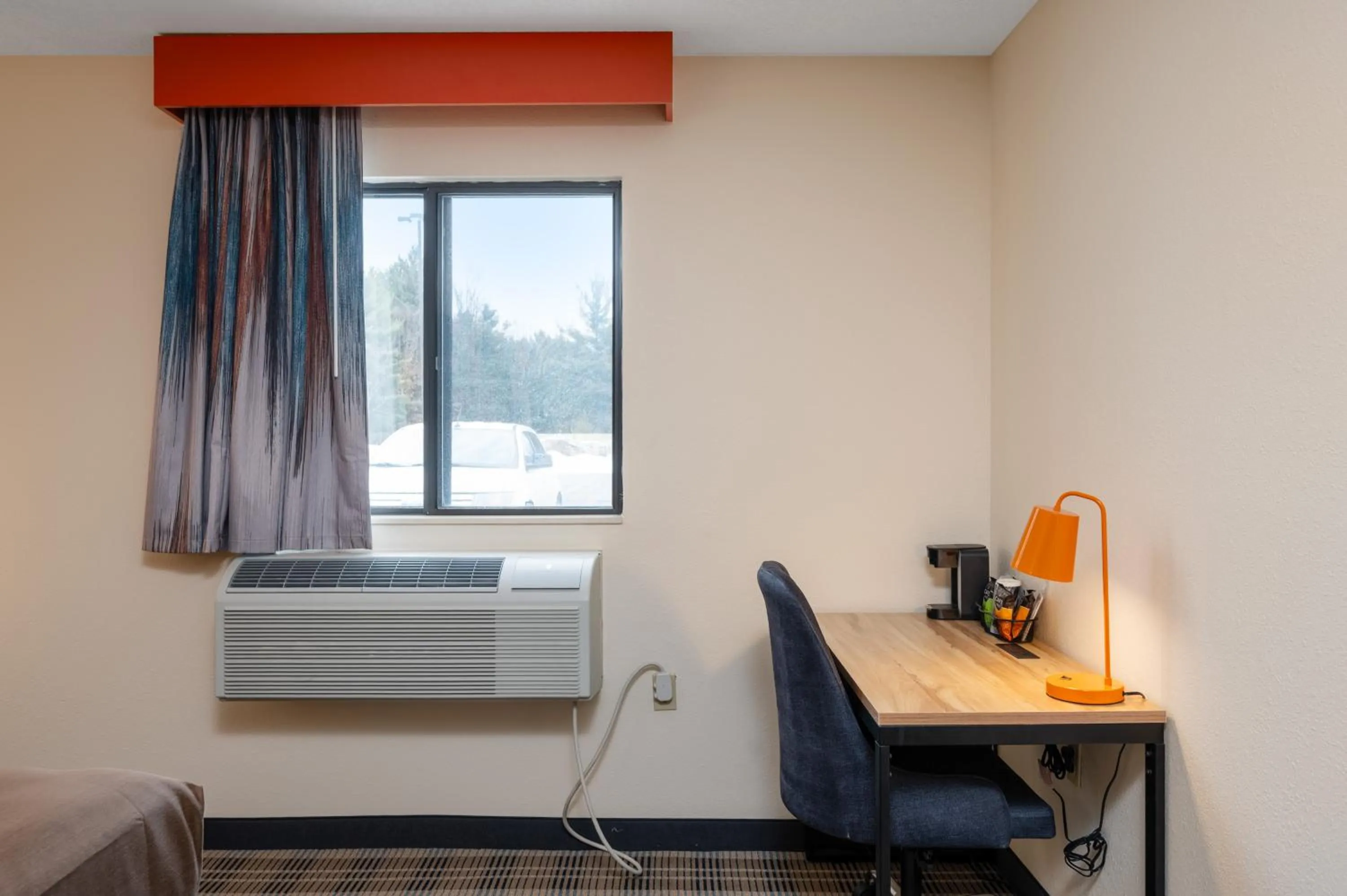 Seating area, Bed in All Seasons Resort