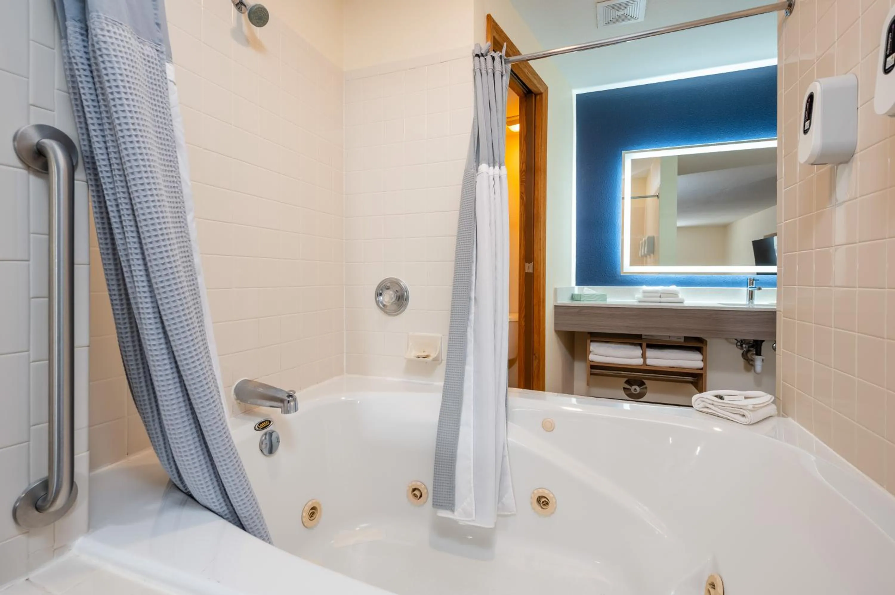 Bath in All Seasons Resort