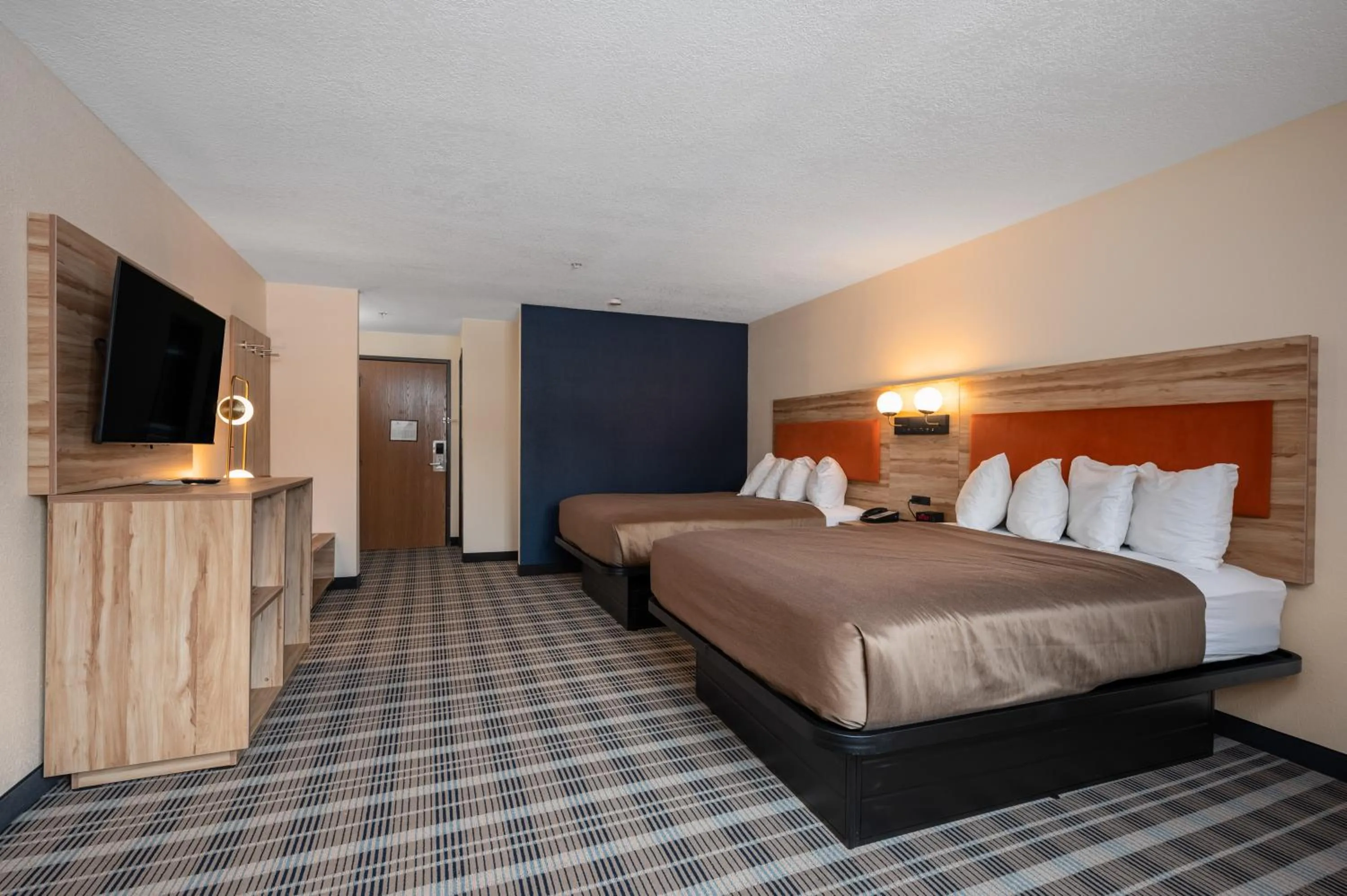 Photo of the whole room, Bed in All Seasons Resort