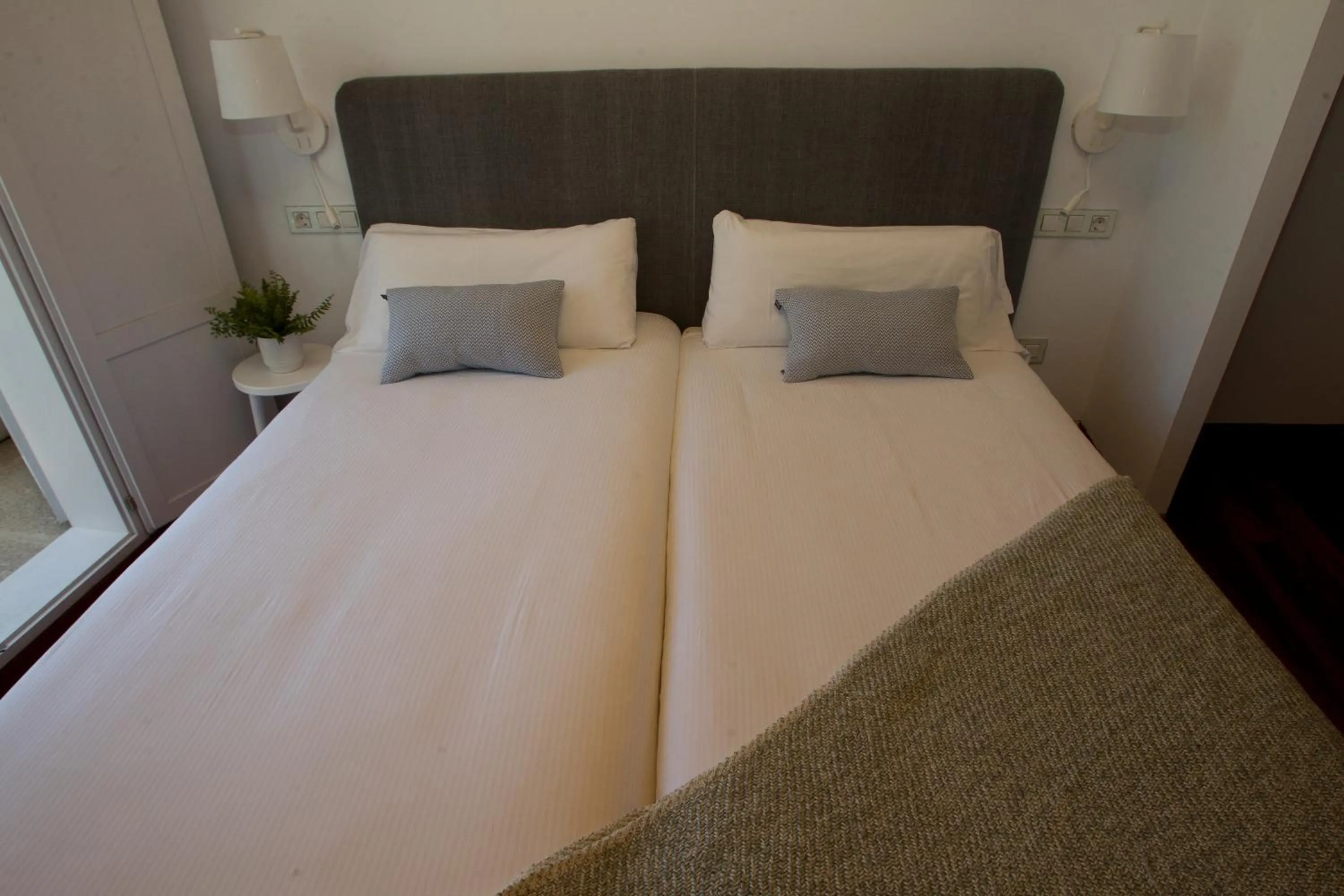 Bedroom, Bed in Pensión O Xardin de Julia