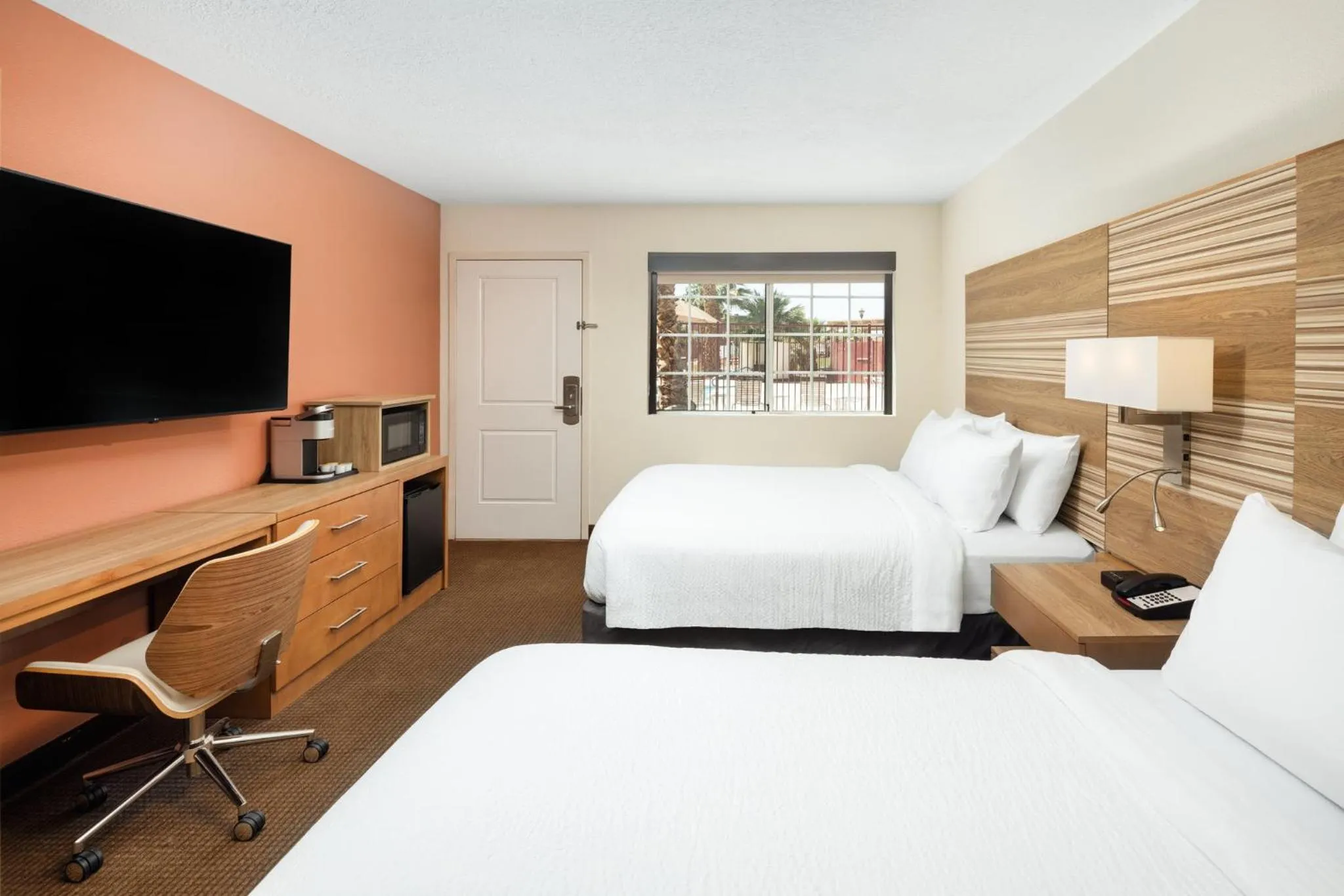 Photo of the whole room, Bed in Holiday Inn Resort Mesquite by IHG