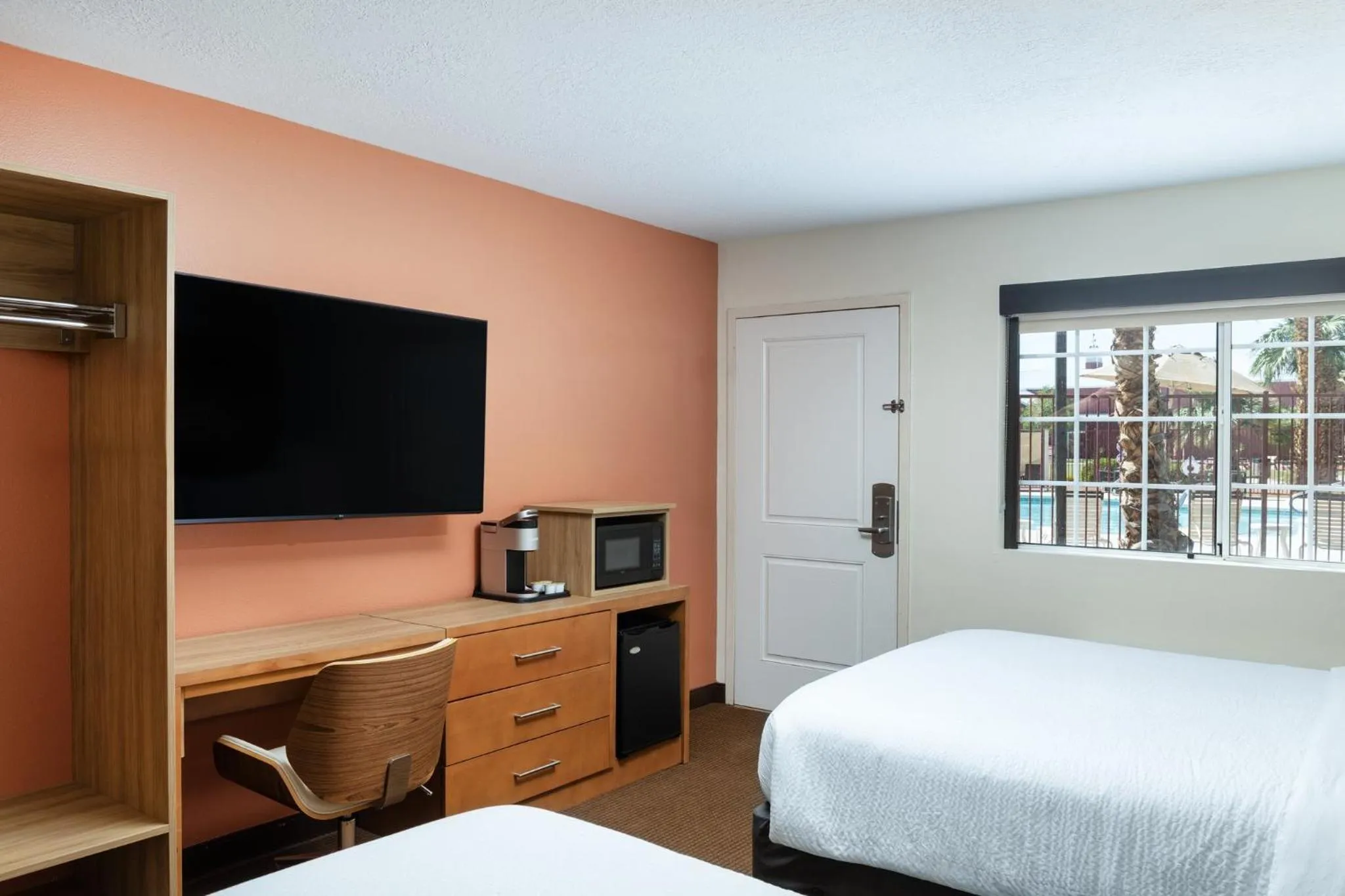 Photo of the whole room, Bed in Holiday Inn Resort Mesquite by IHG