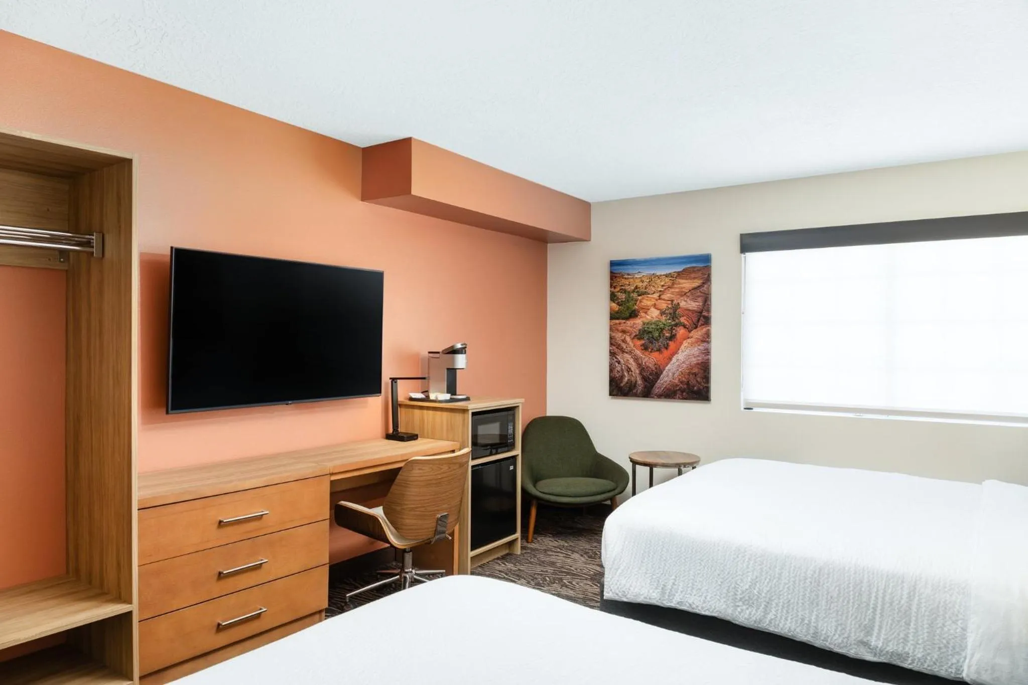 Photo of the whole room, Bed in Holiday Inn Resort Mesquite by IHG