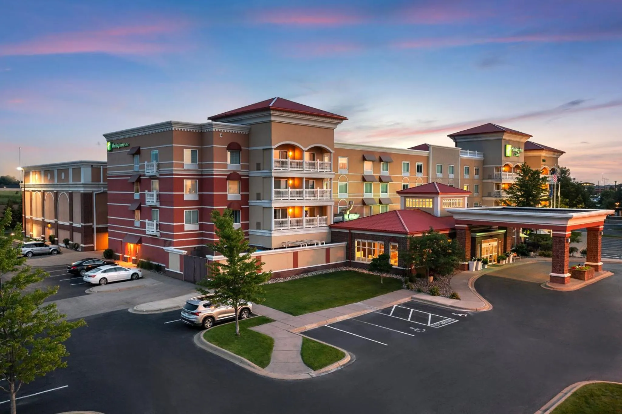 Property building in Holiday Inn Hotel & Suites Maple Grove Northwest Minneapolis-Arbor Lakes by IHG