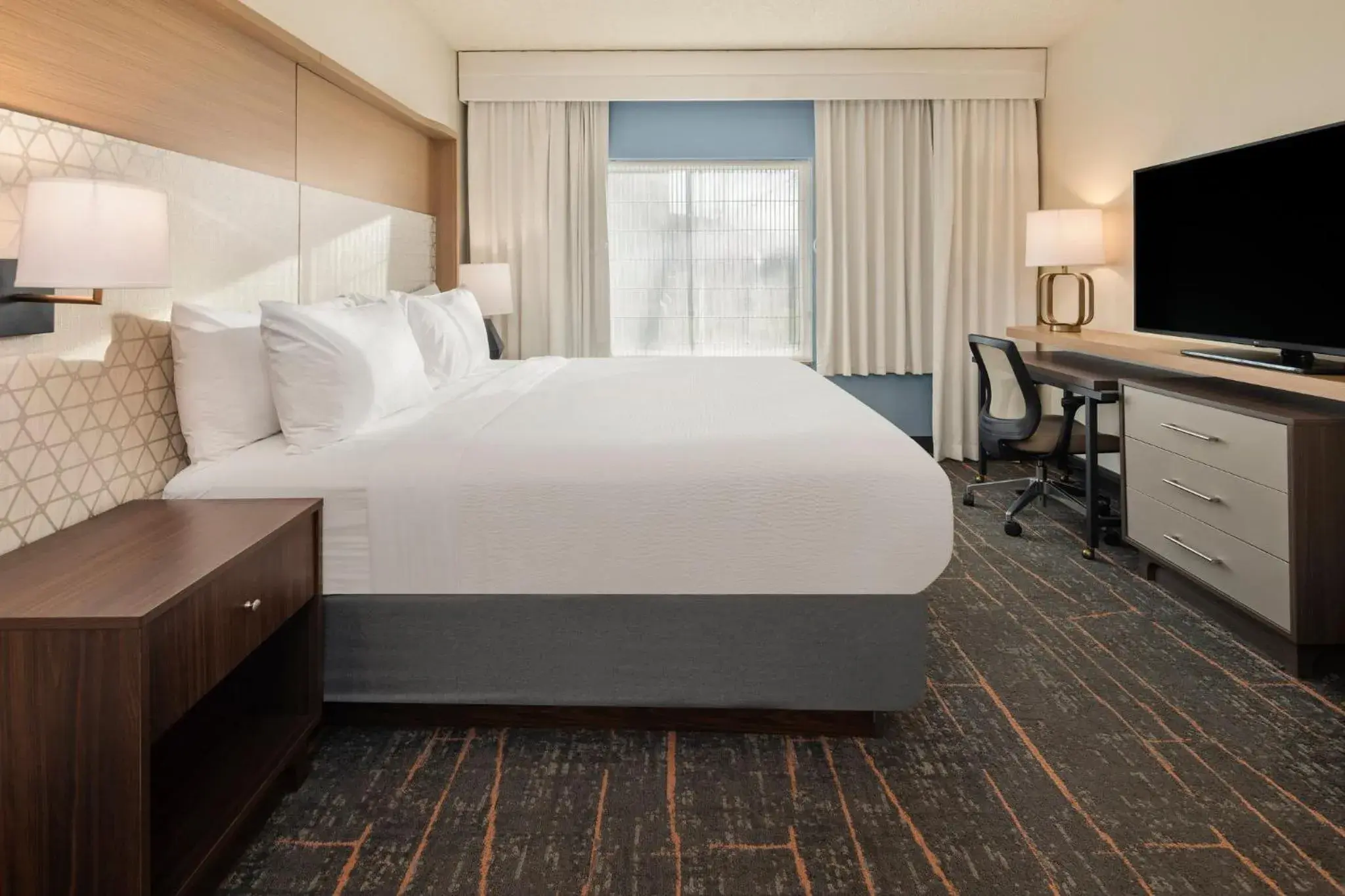 King Room - Mobility Access/Hearing Accessible in Holiday Inn Hotel & Suites Maple Grove Northwest Minneapolis-Arbor Lakes by IHG King Room - Mobility Access/Hearing Accessible in Holiday Inn Hotel & Suites Maple Grove Northwest Minneapolis-Arbor Lakes by IHG