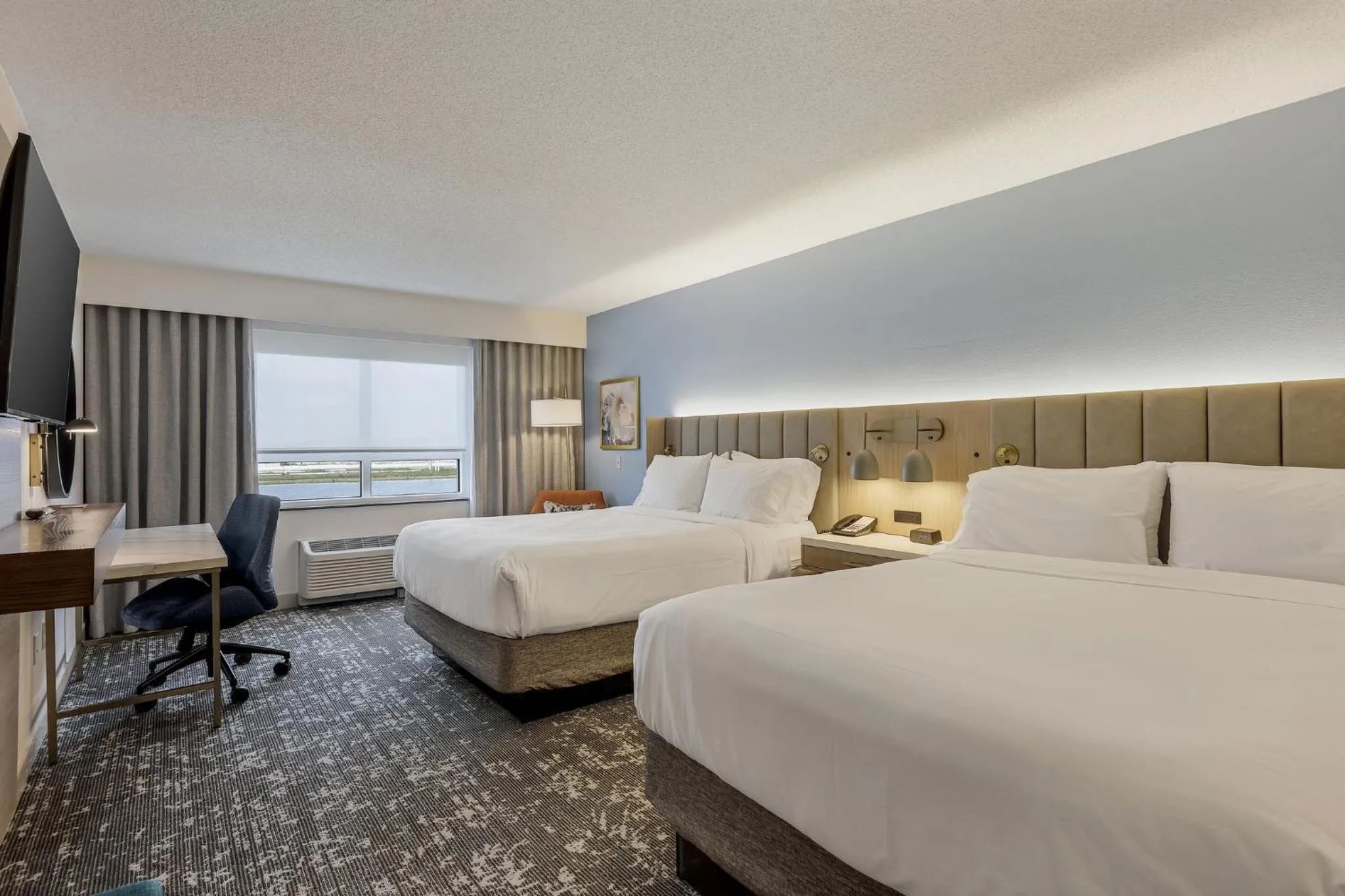 Photo of the whole room, Bed in Crowne Plaza Ft Myers Gulf Coast by IHG