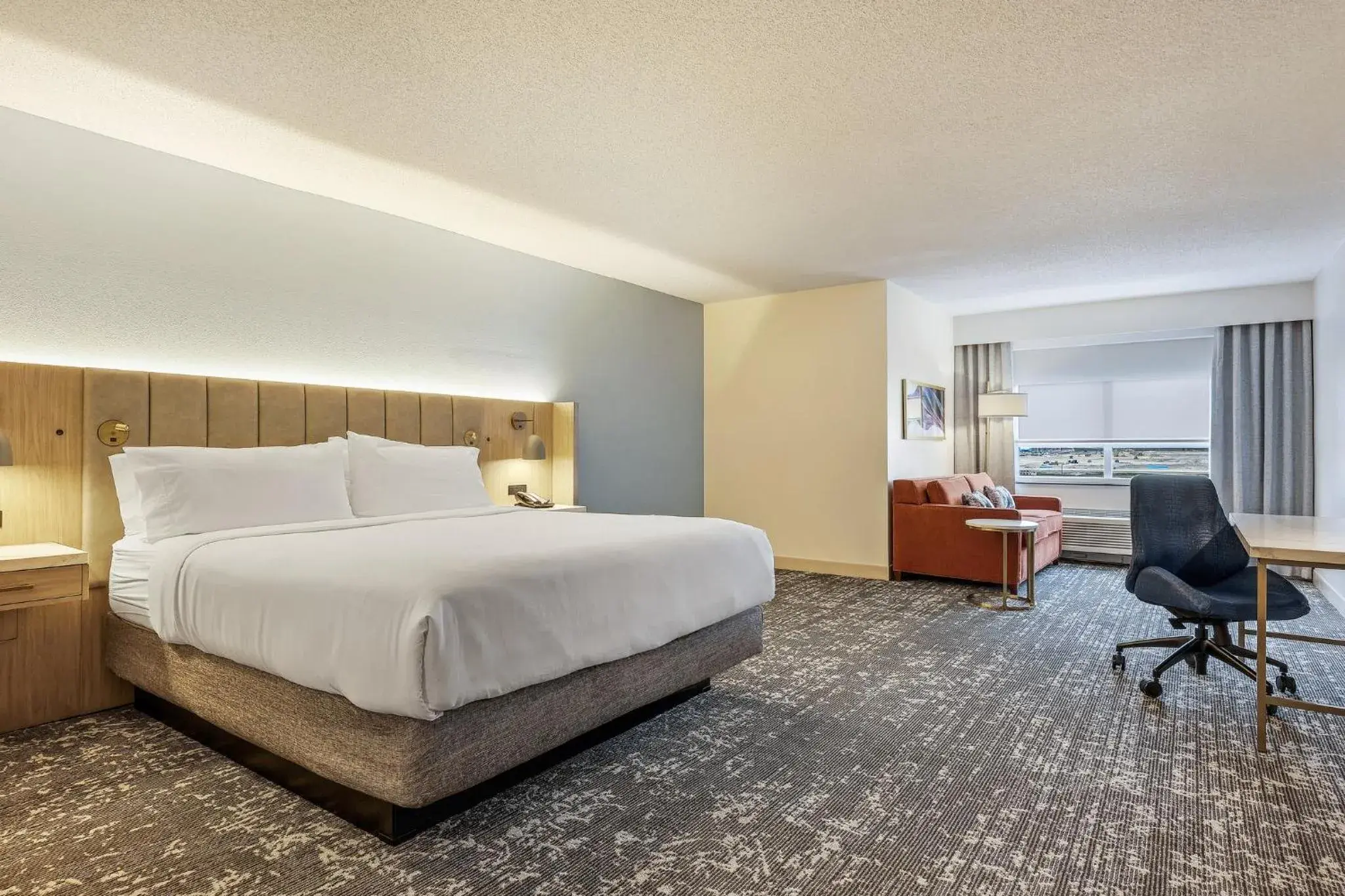 Photo of the whole room, Bed in Crowne Plaza Ft Myers Gulf Coast by IHG Photo of the whole room, Bed in Crowne Plaza Ft Myers Gulf Coast by IHG