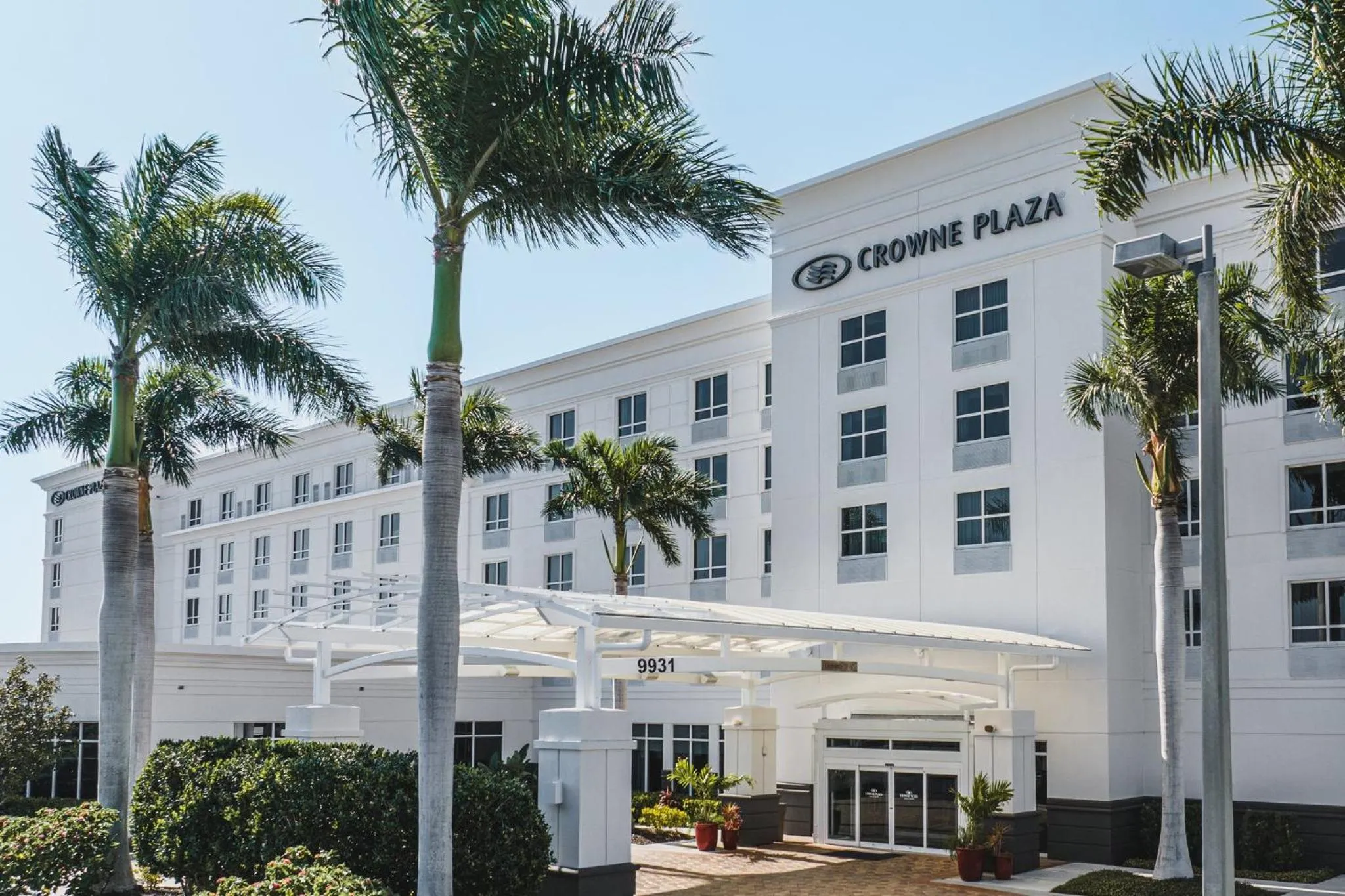 Property building in Crowne Plaza Ft Myers Gulf Coast by IHG