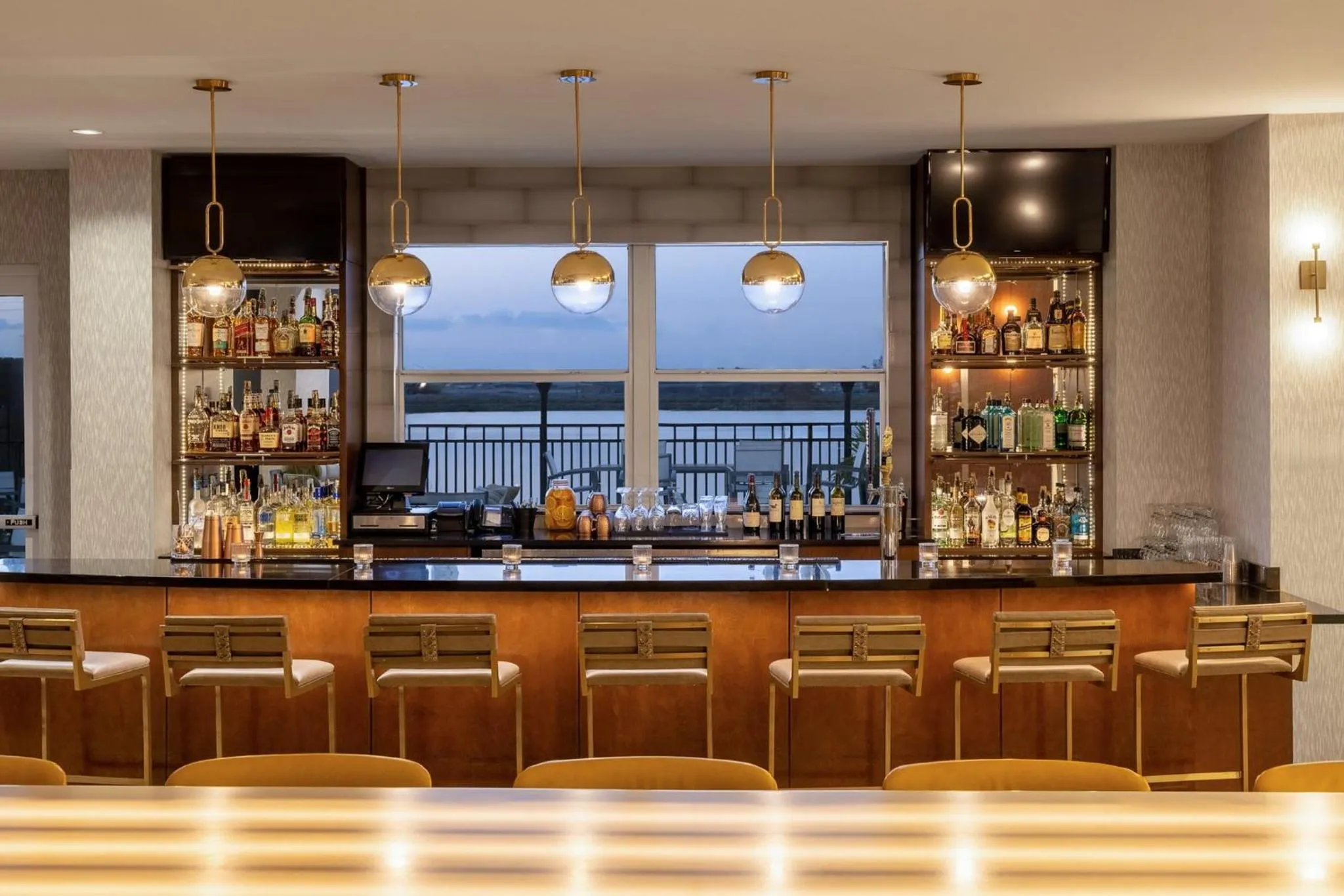 Lounge or bar in Crowne Plaza Ft Myers Gulf Coast by IHG