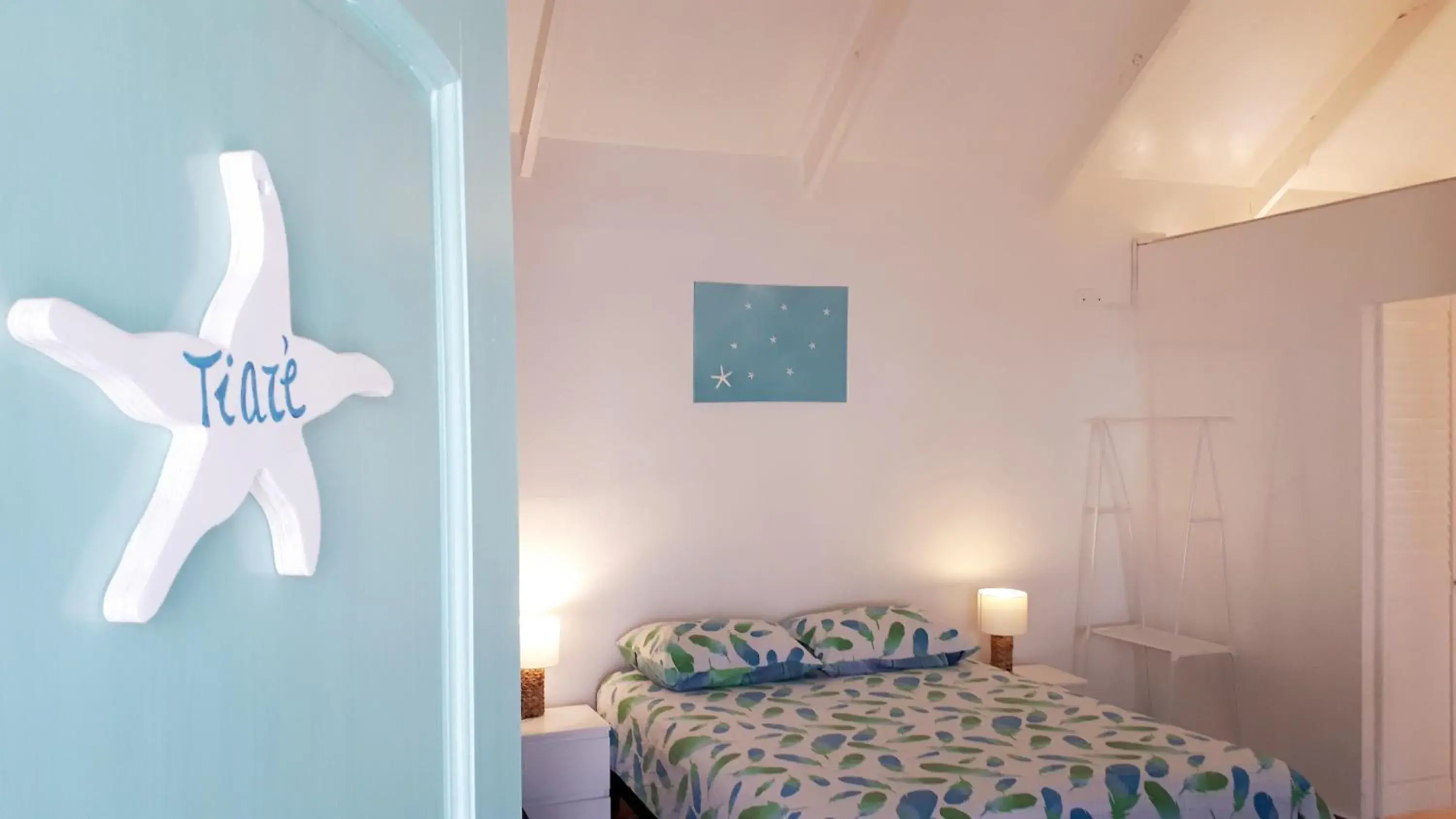 Queen Room with Garden View - single occupancy in Hotel & Apartments "CHEZ HIVA" Queen Room with Garden View - single occupancy in Hotel & Apartments "CHEZ HIVA"